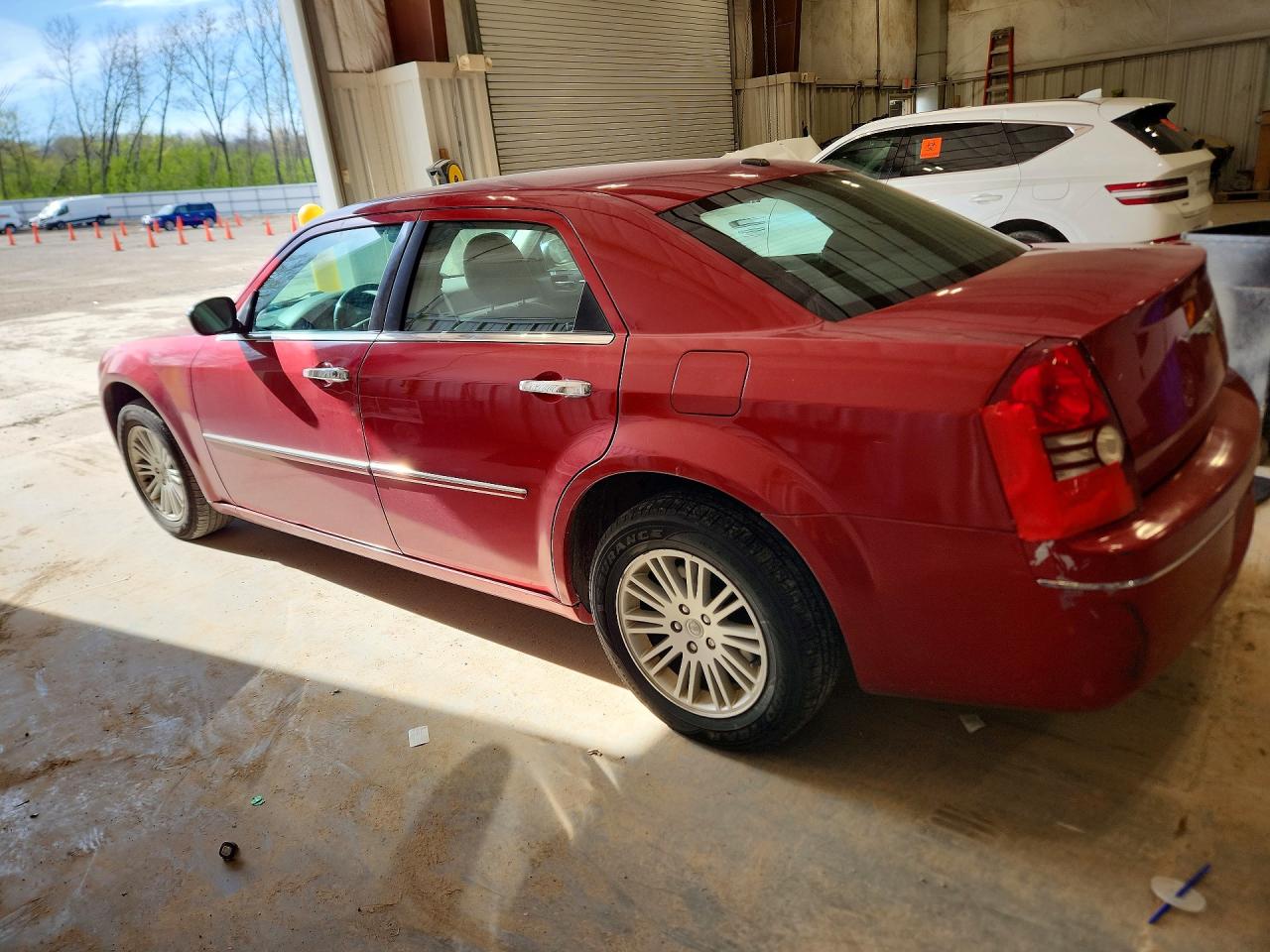 2010 Chrysler 300 Touring Red vin: 2C3CA5CV9AH326041