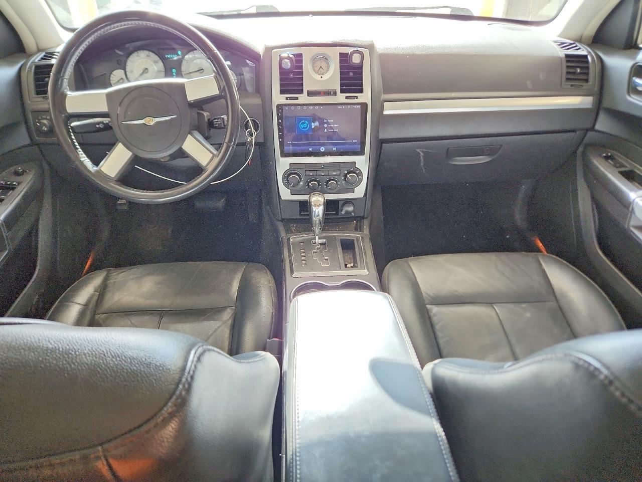 2010 Chrysler 300 Touring Red vin: 2C3CA5CV9AH326041