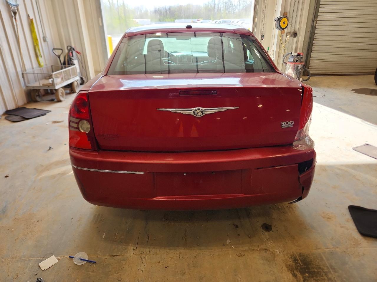 2010 Chrysler 300 Touring Red vin: 2C3CA5CV9AH326041
