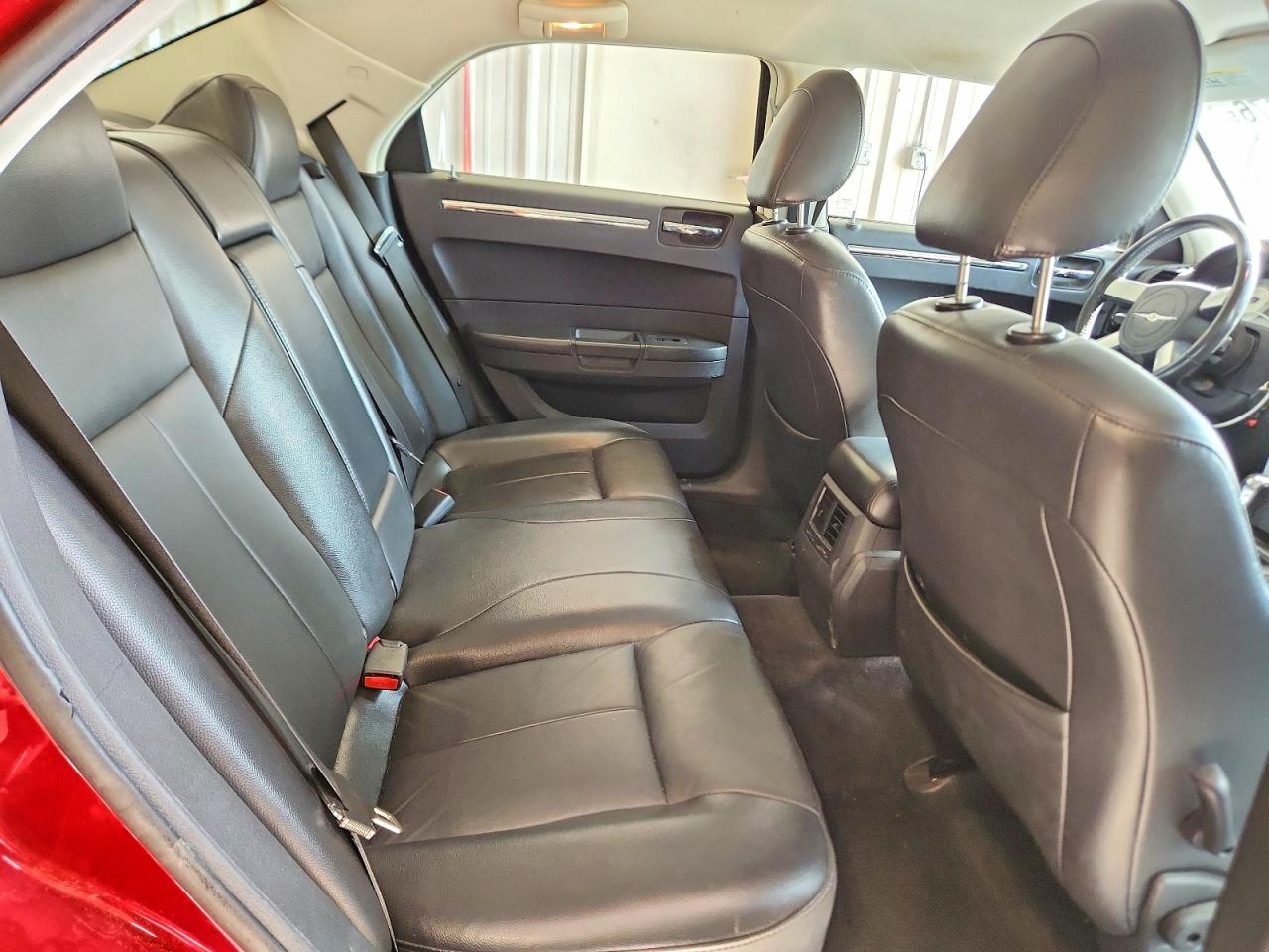 2010 Chrysler 300 Touring Red vin: 2C3CA5CV9AH326041