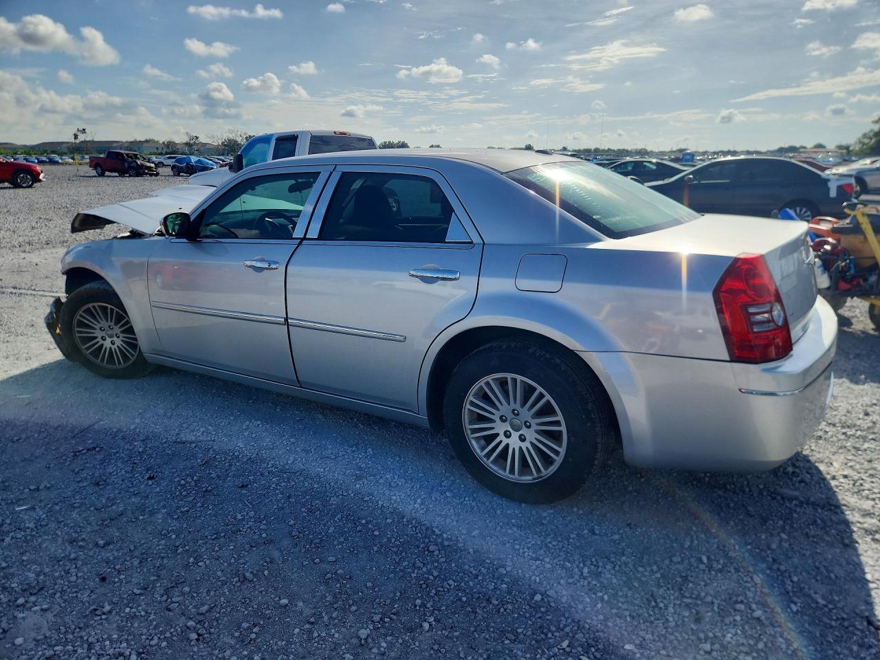 2010 Chrysler 300 Touring Серебряный vin: 2C3CA5CVXAH276296