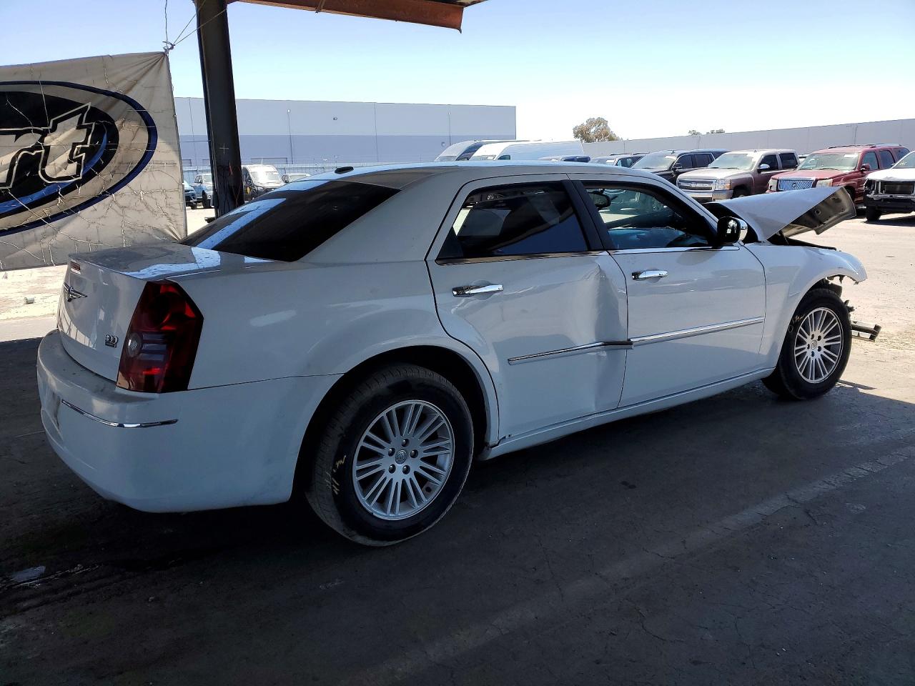 2010 Chrysler 300 Touring White vin: 2C3CA5CVXAH293941
