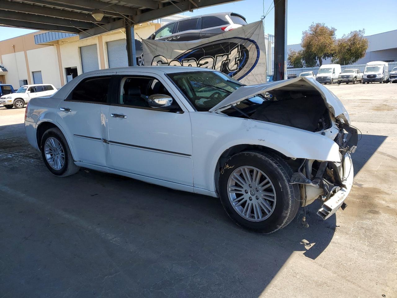 2010 Chrysler 300 Touring White vin: 2C3CA5CVXAH293941