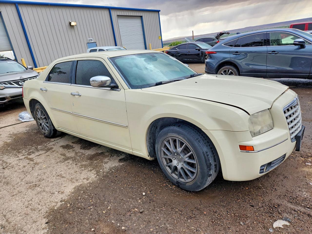 2010 Chrysler 300 Touring Tan vin: 2C3CA5CVXAH319325