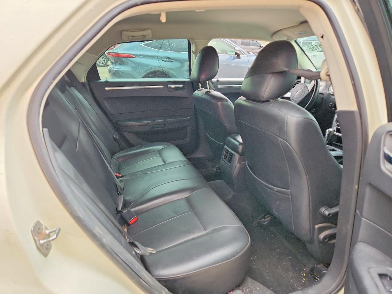 2010 Chrysler 300 Touring Tan vin: 2C3CA5CVXAH319325