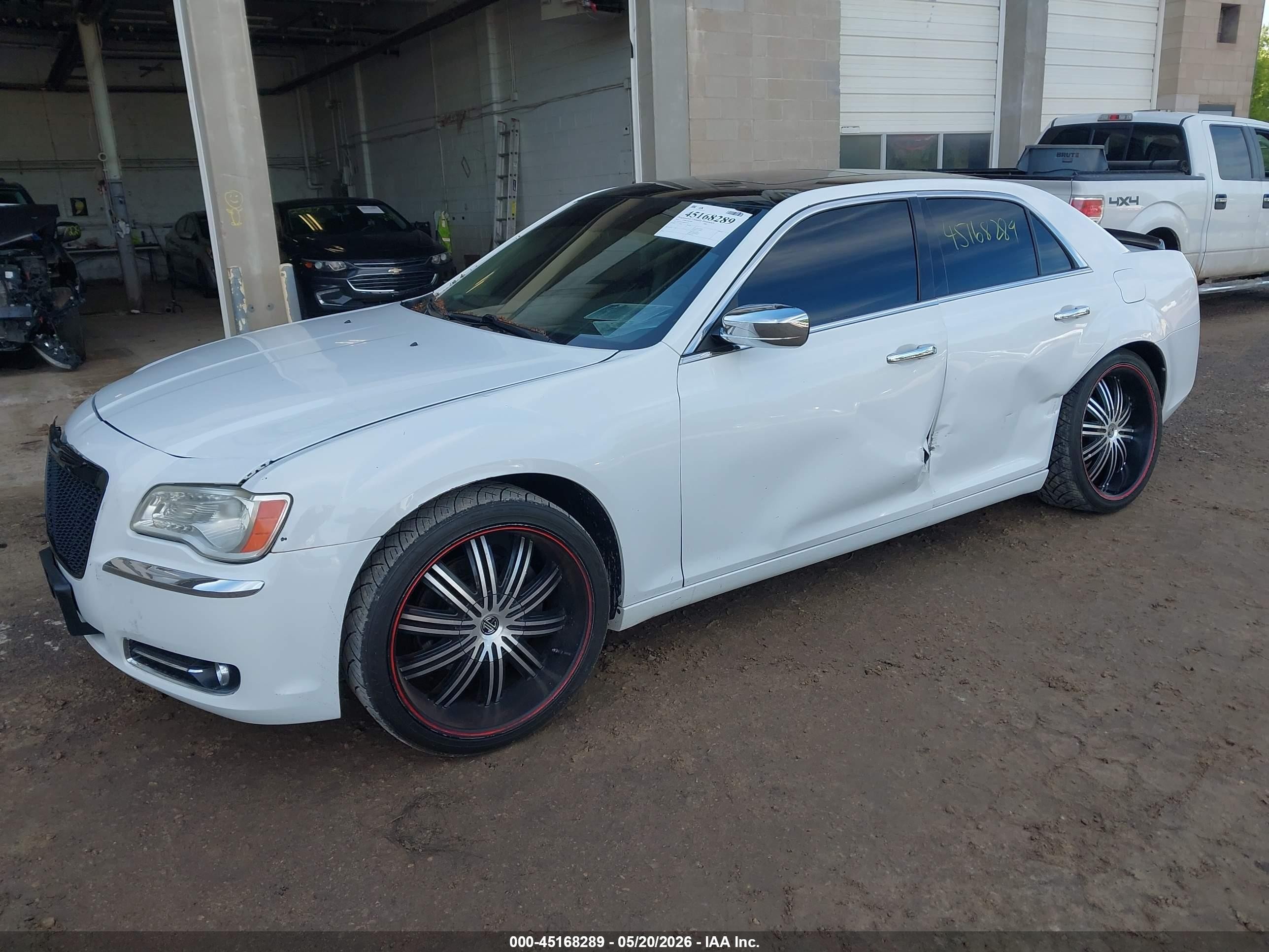 2011 Chrysler 300c   White vin: 2C3CA6CT0BH595972