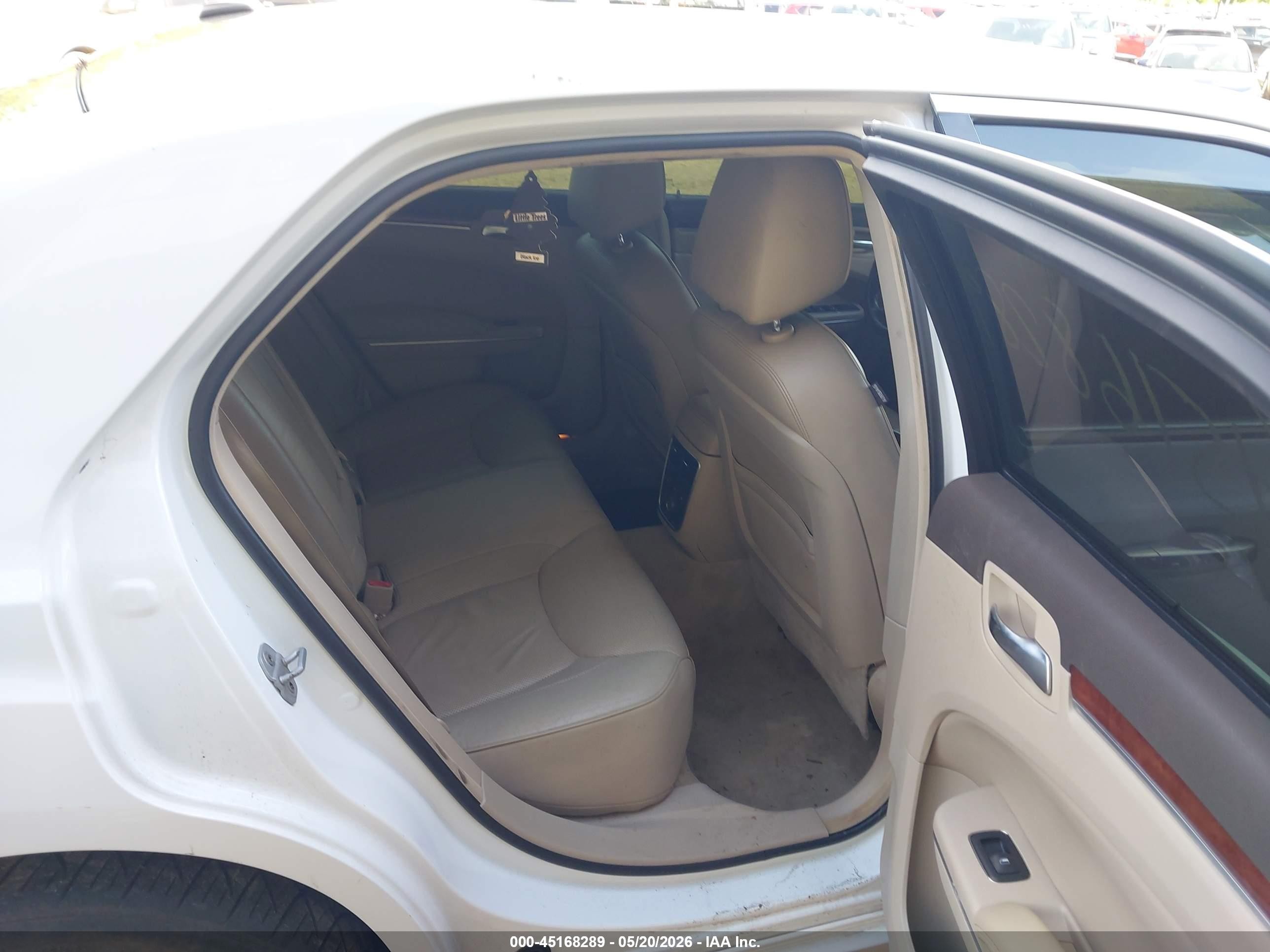 2011 Chrysler 300c   White vin: 2C3CA6CT0BH595972