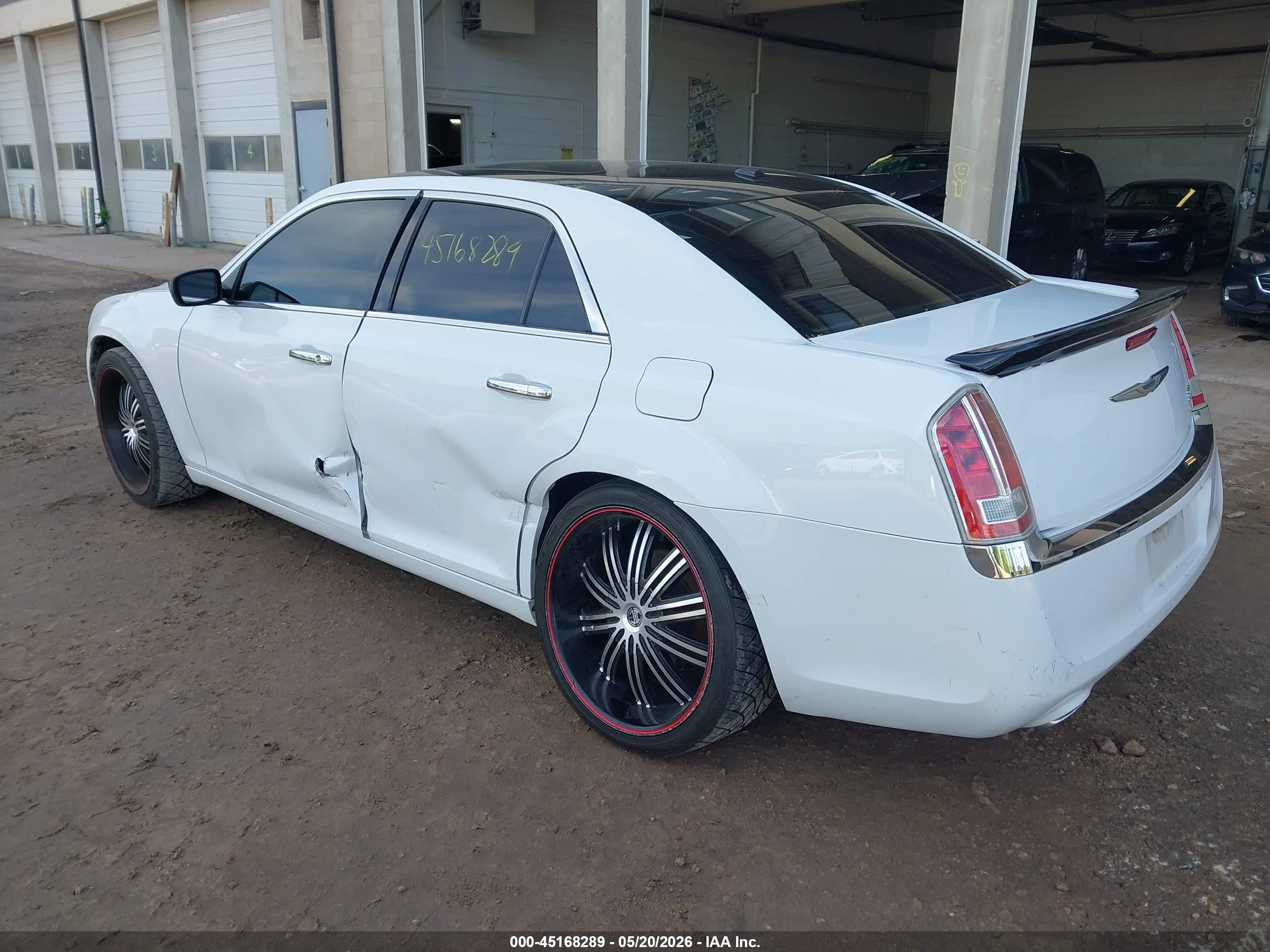 2011 Chrysler 300c   White vin: 2C3CA6CT0BH595972