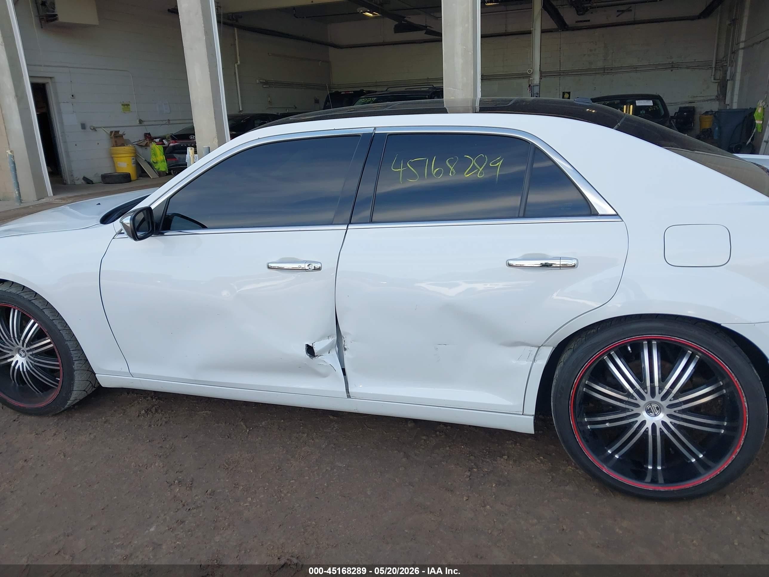2011 Chrysler 300c   White vin: 2C3CA6CT0BH595972