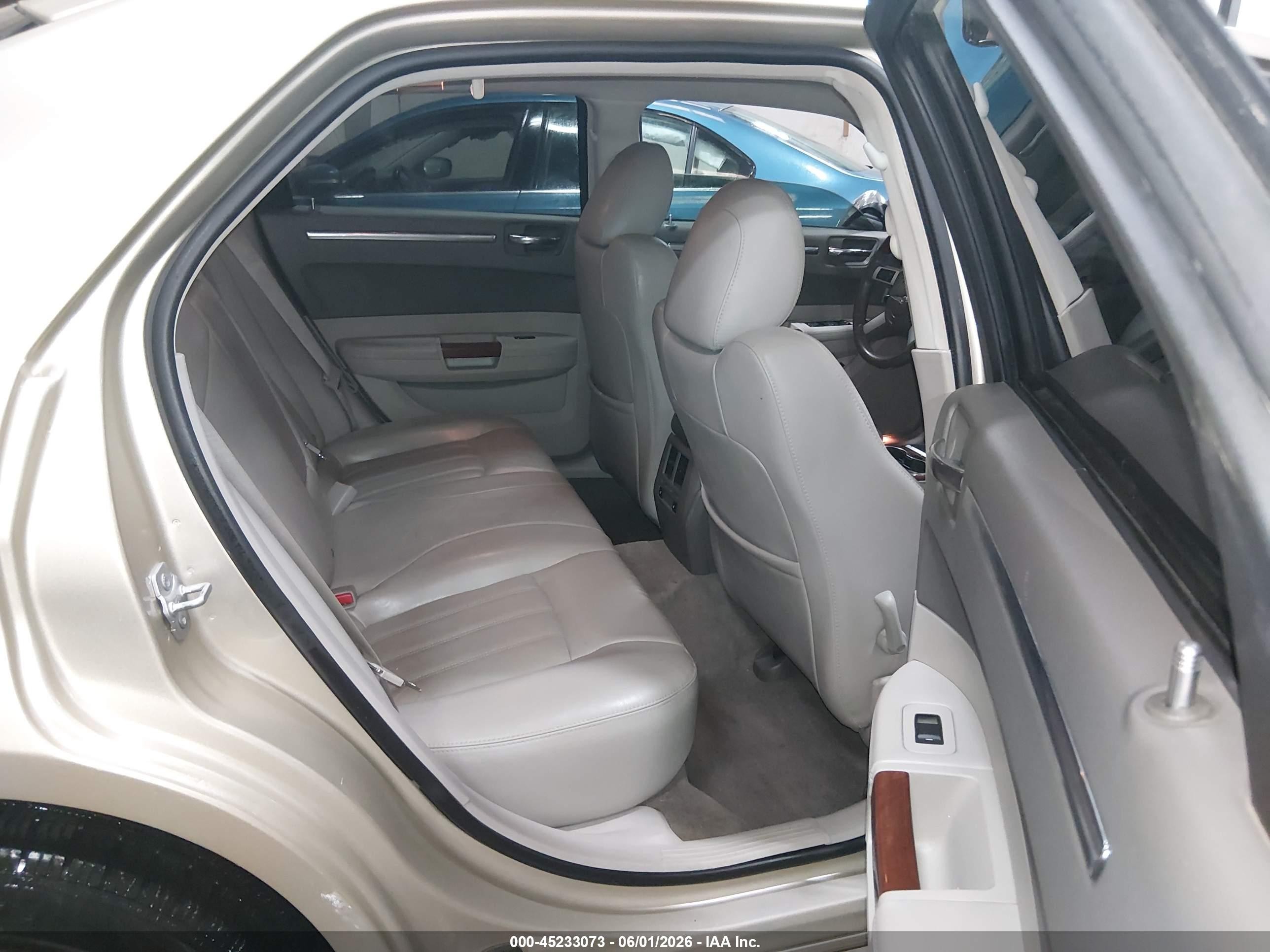 2010 Chrysler 300c Hemi Gold vin: 2C3CA6CT3AH216414