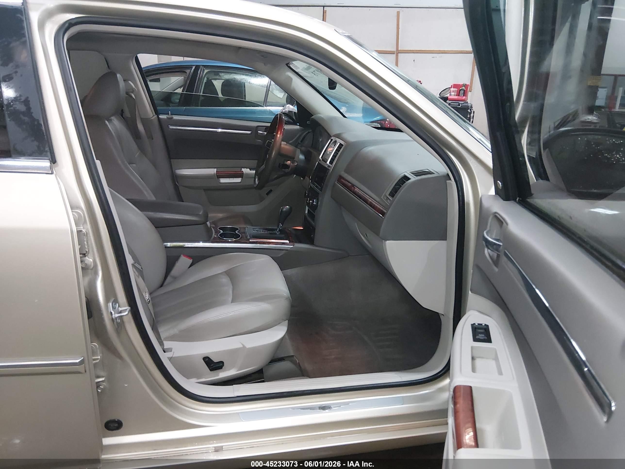 2010 Chrysler 300c Hemi Gold vin: 2C3CA6CT3AH216414