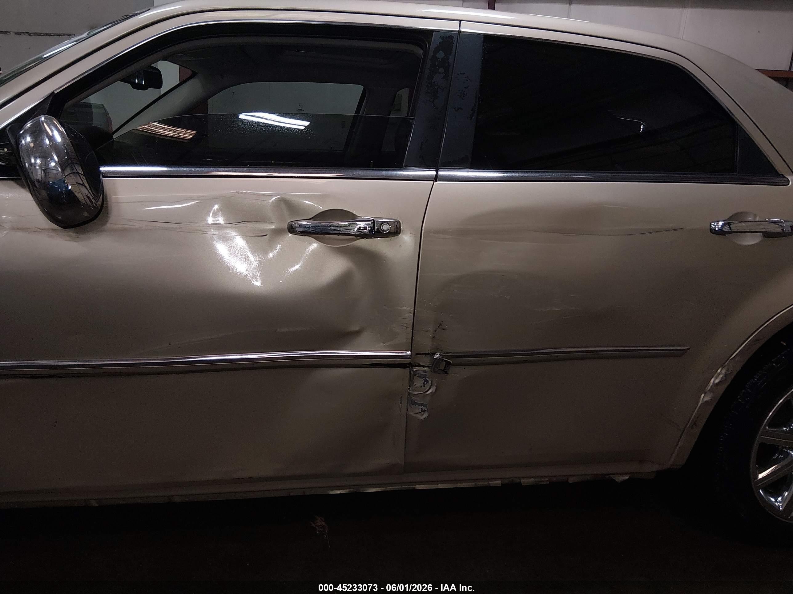 2010 Chrysler 300c Hemi Gold vin: 2C3CA6CT3AH216414