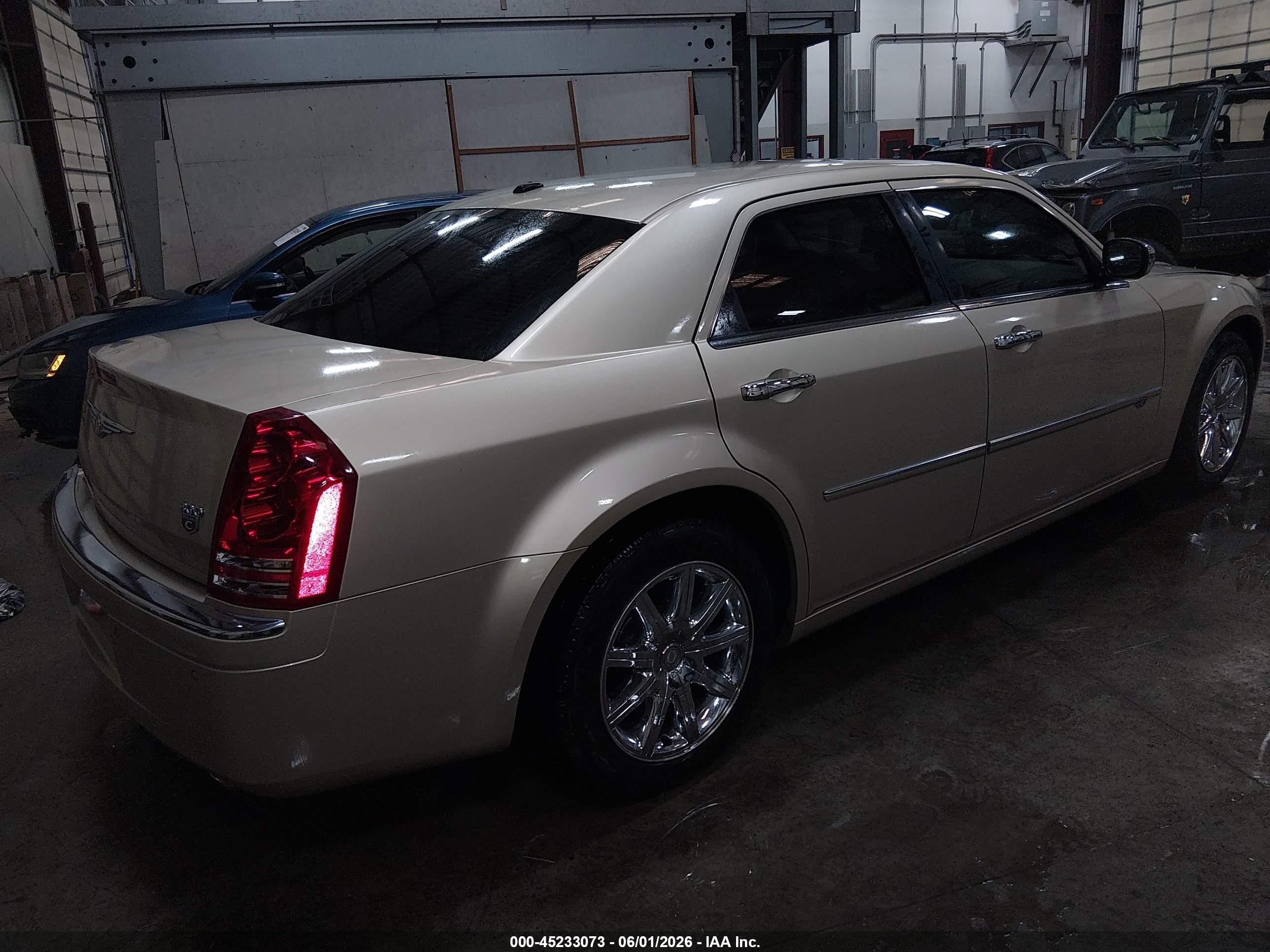 2010 Chrysler 300c Hemi Gold vin: 2C3CA6CT3AH216414