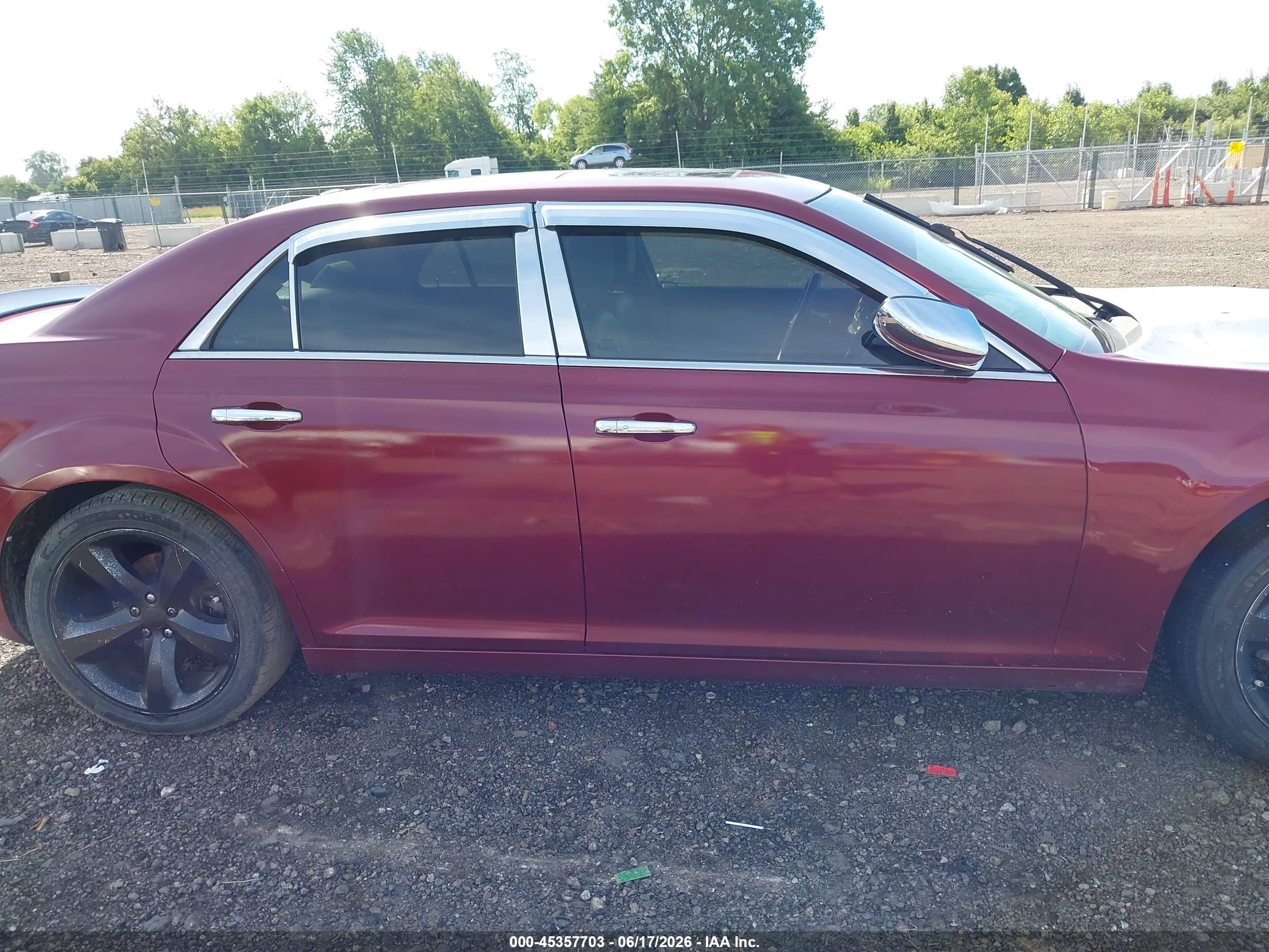2011 Chrysler 300c Maroon vin: 2C3CA6CT3BH529917