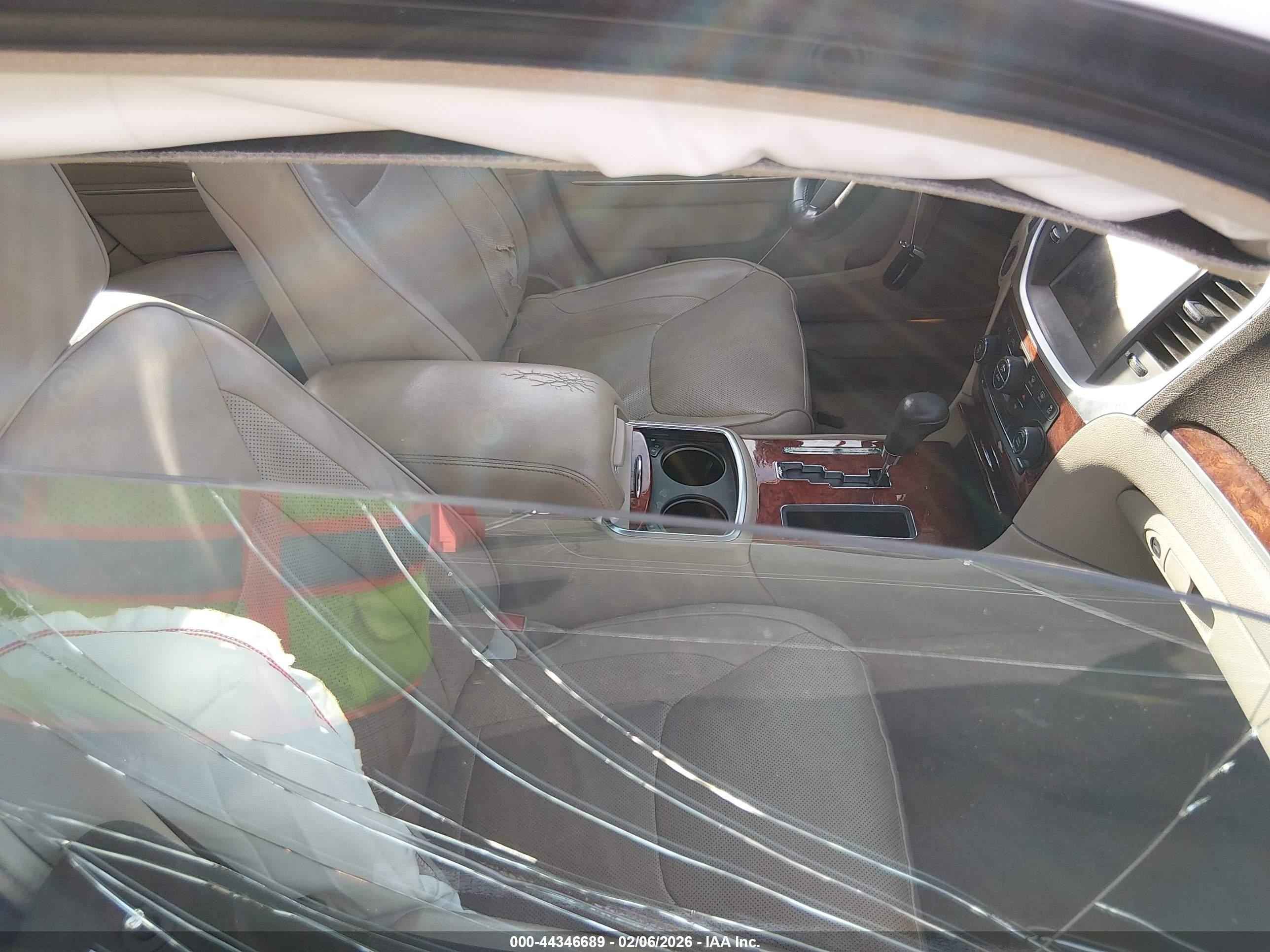 2011 Chrysler 300c   White vin: 2C3CA6CT3BH531456