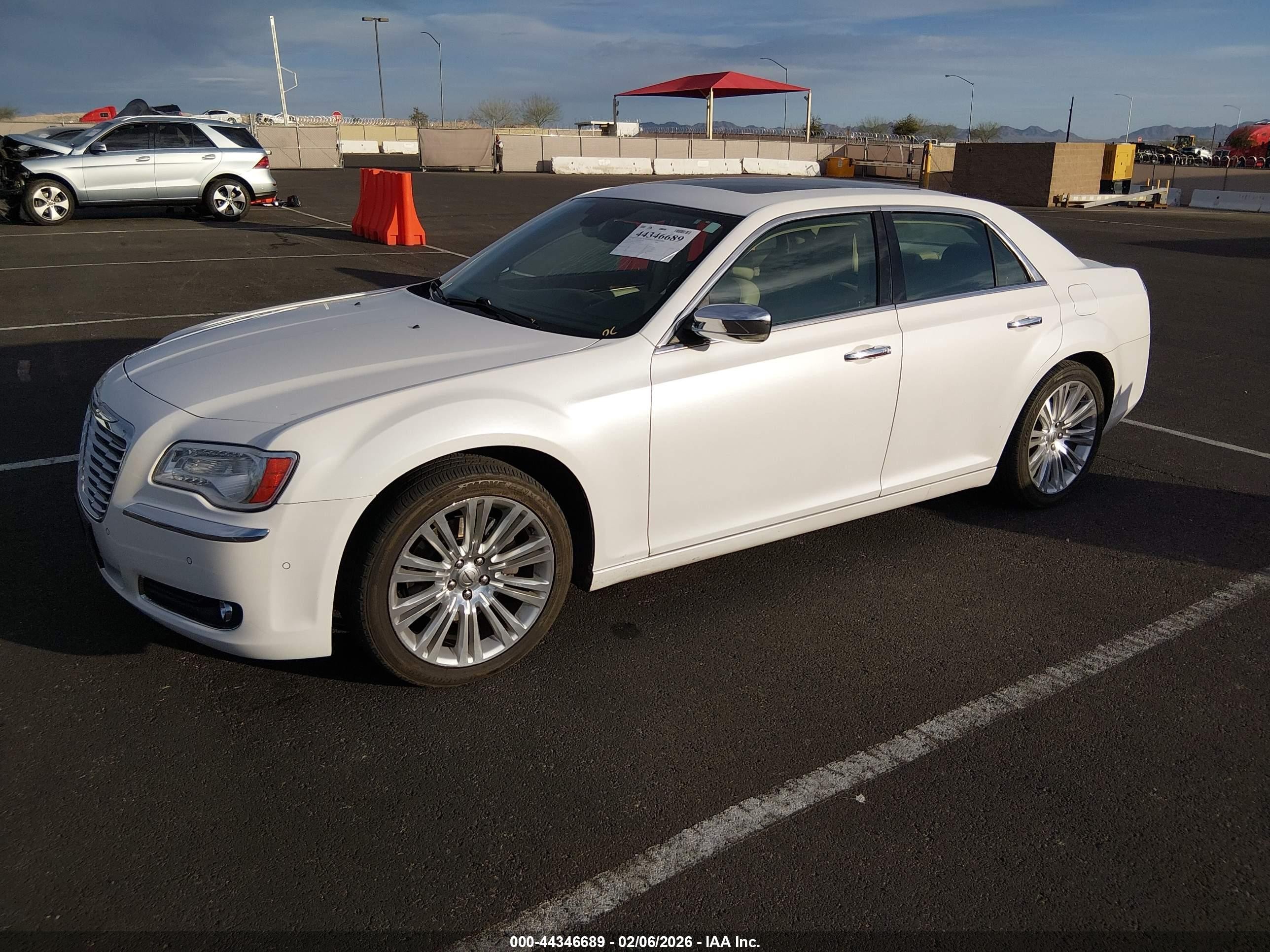 2011 Chrysler 300c   White vin: 2C3CA6CT3BH531456