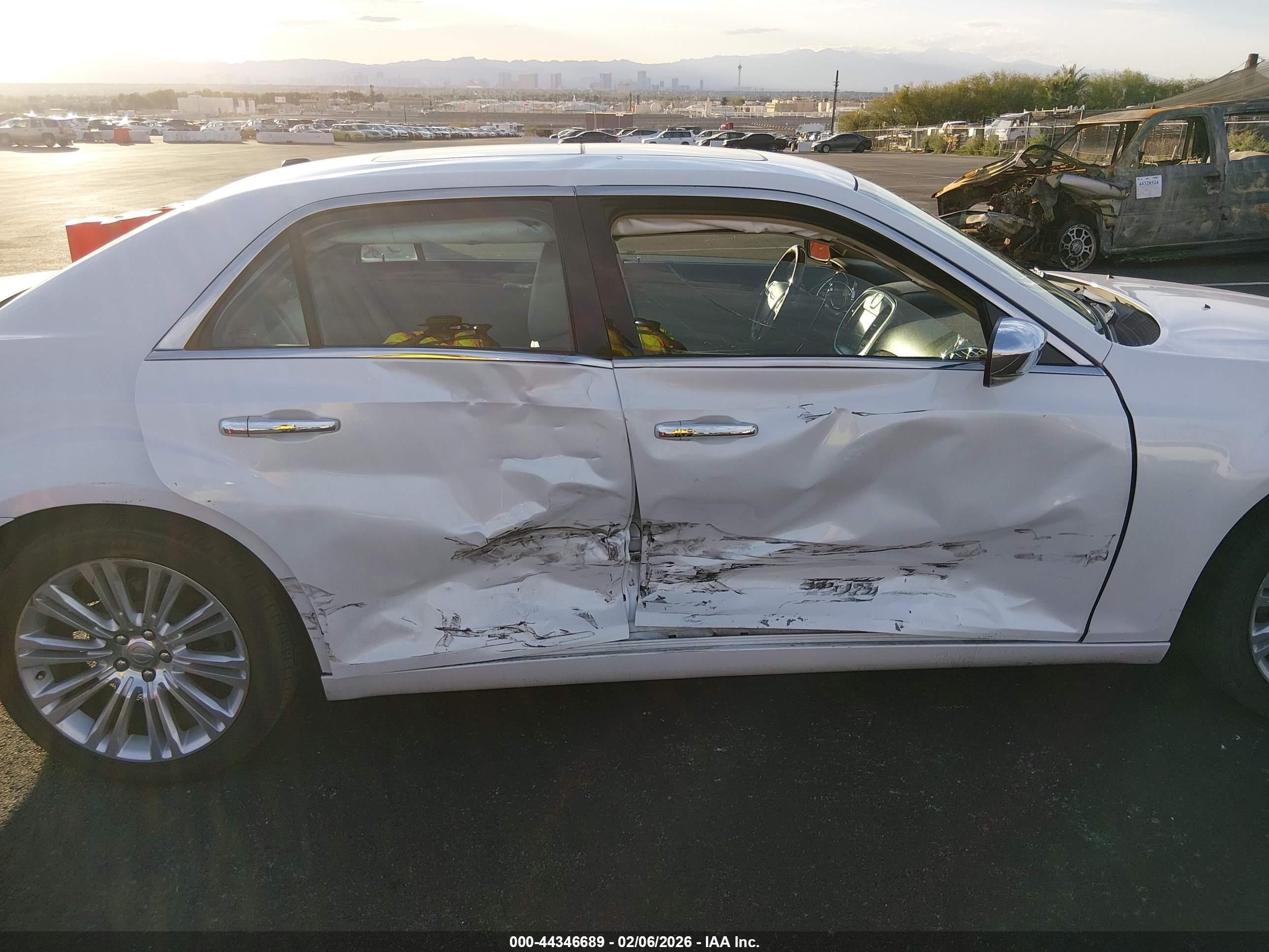 2011 Chrysler 300c   White vin: 2C3CA6CT3BH531456