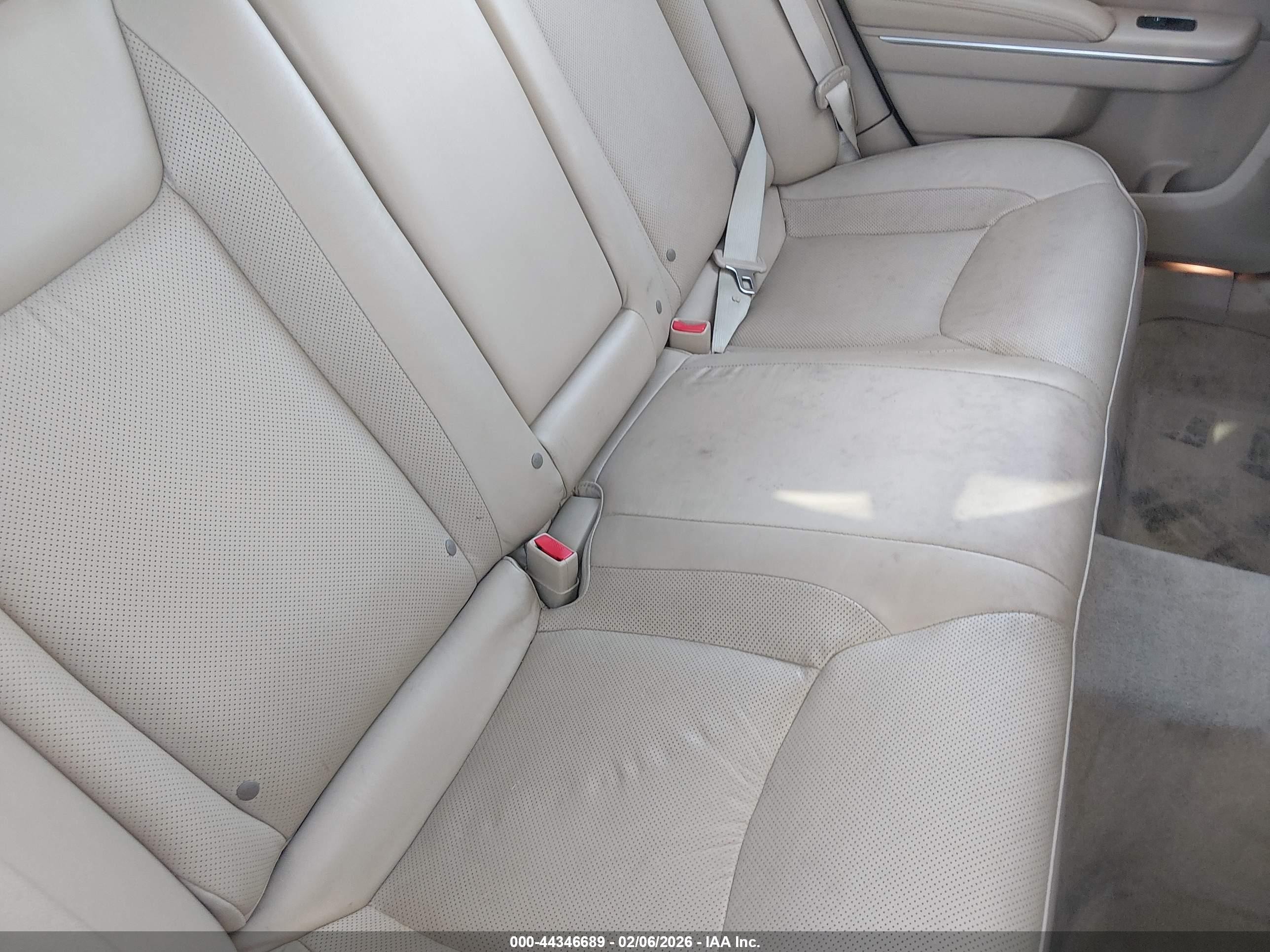 2011 Chrysler 300c   White vin: 2C3CA6CT3BH531456