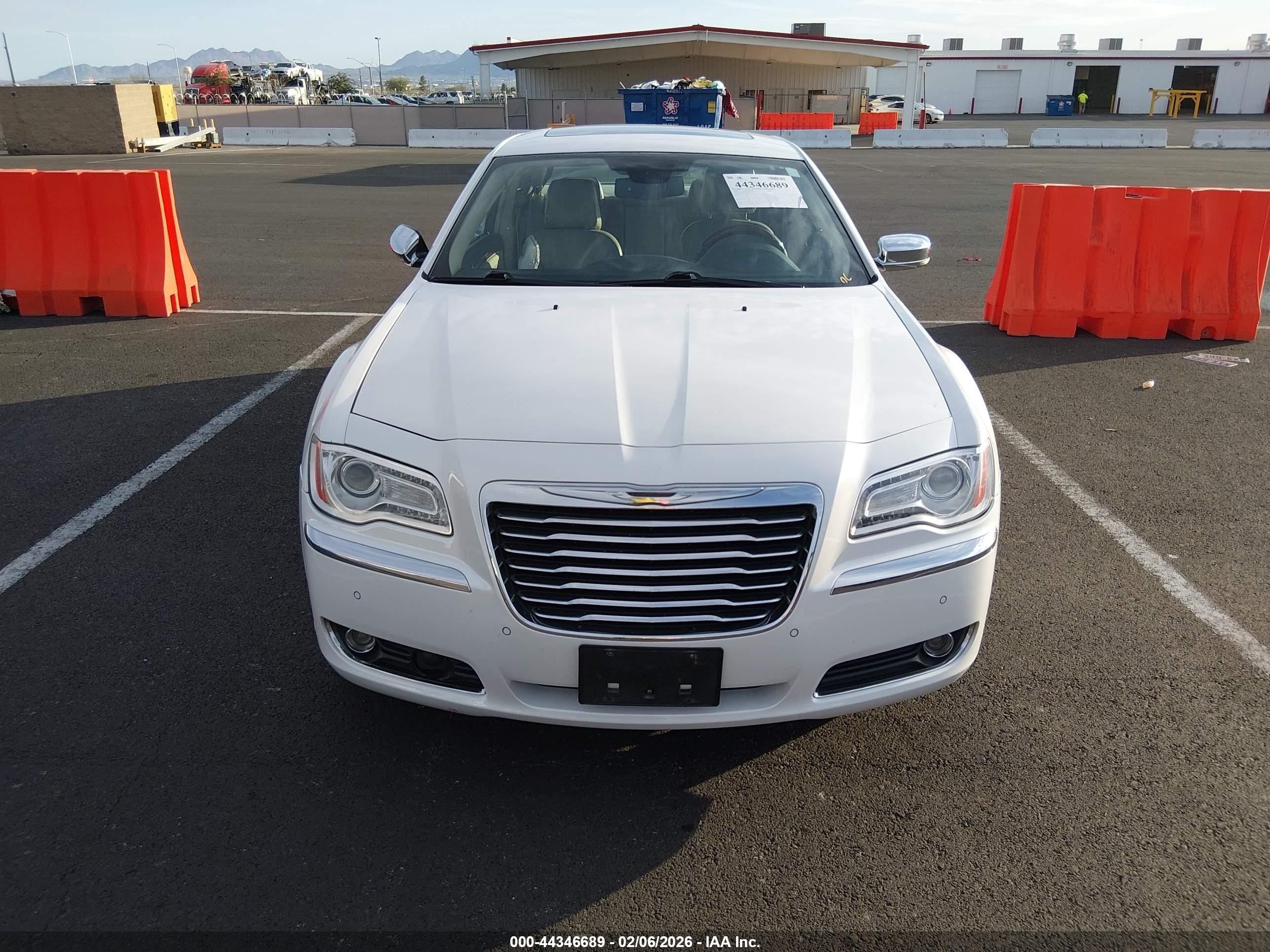 2011 Chrysler 300c   White vin: 2C3CA6CT3BH531456
