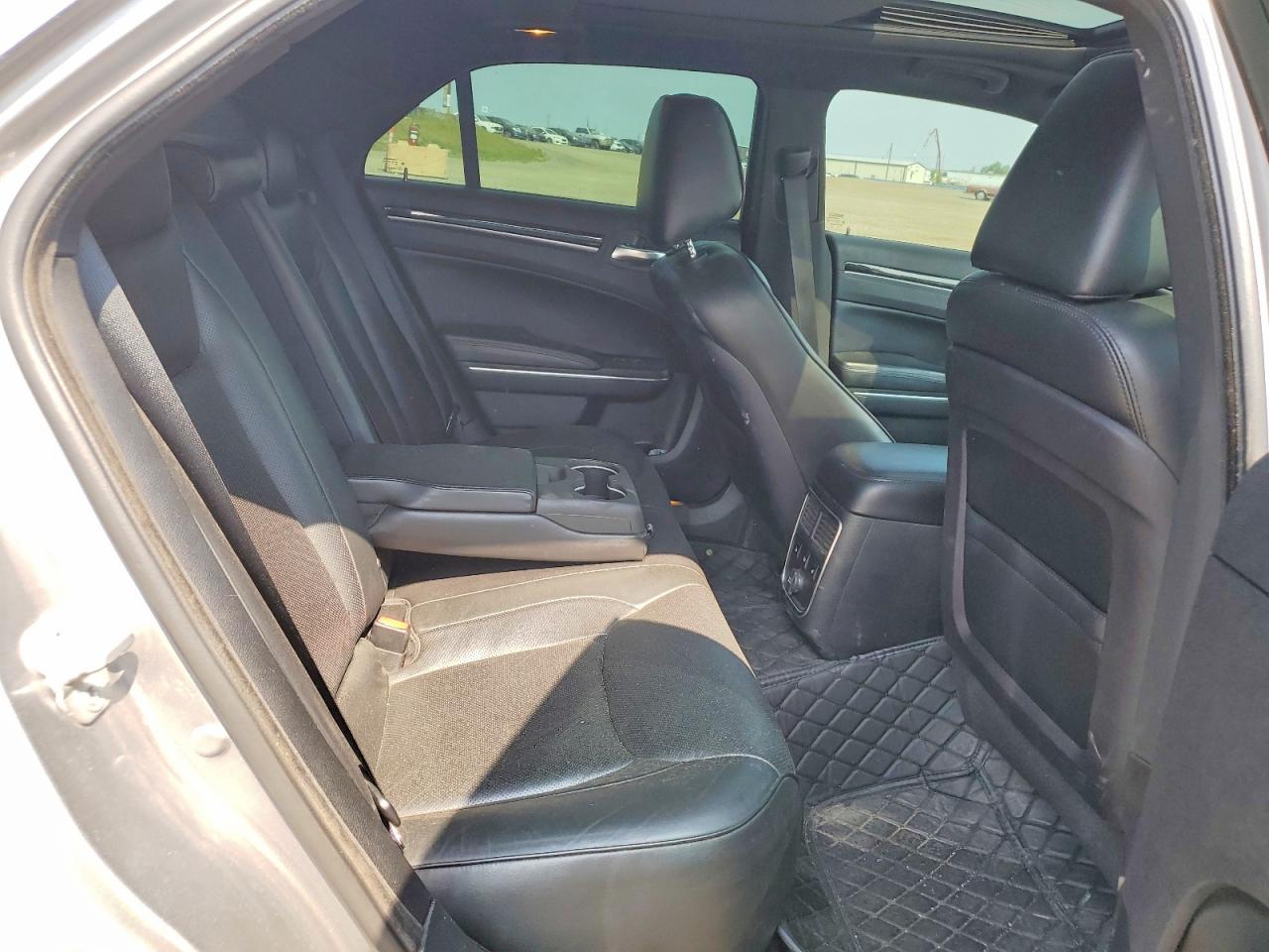 2011 Chrysler 300c Silver vin: 2C3CA6CT3BH567986