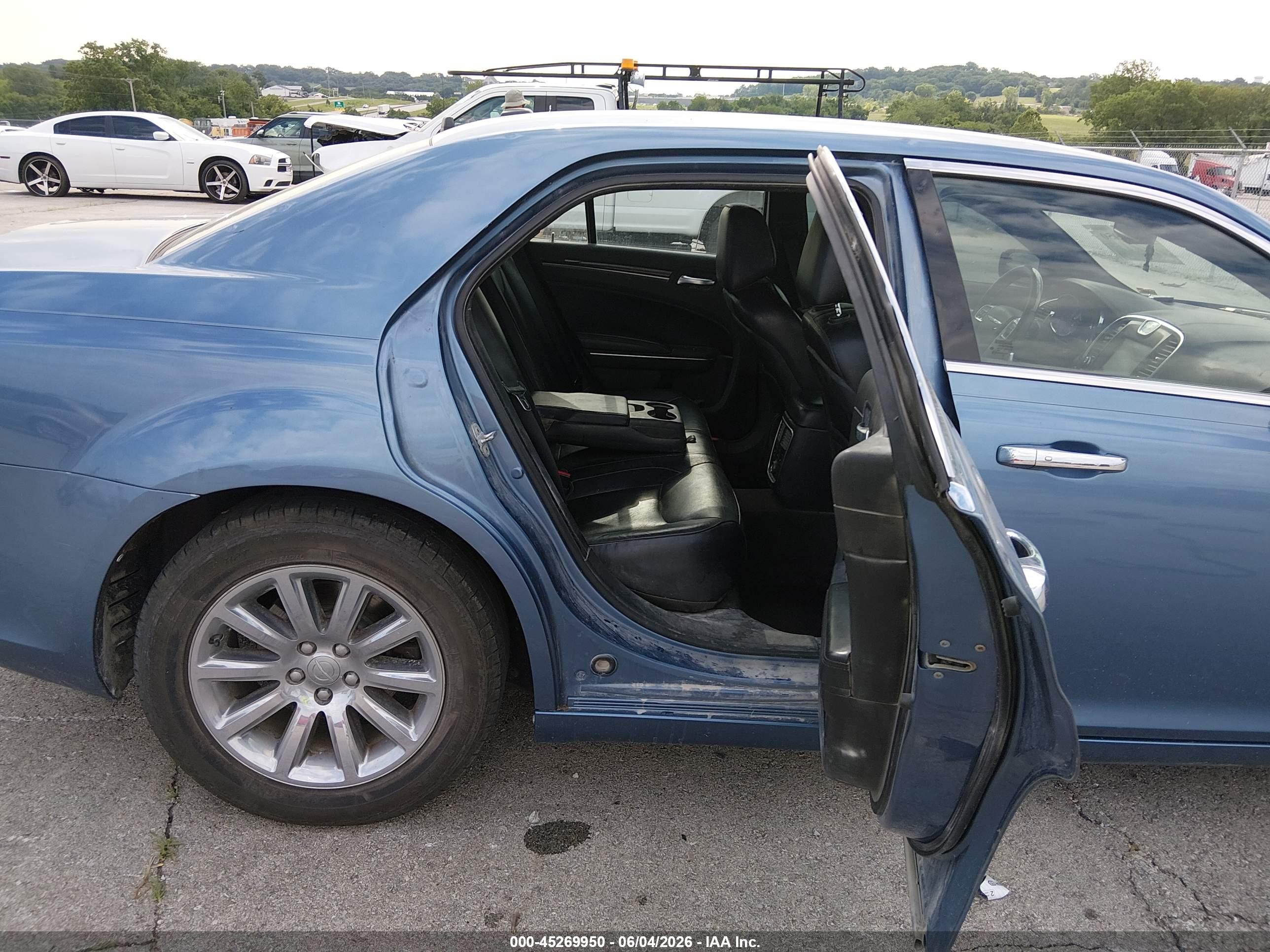 2011 Chrysler 300c   Blue vin: 2C3CA6CT4BH581282