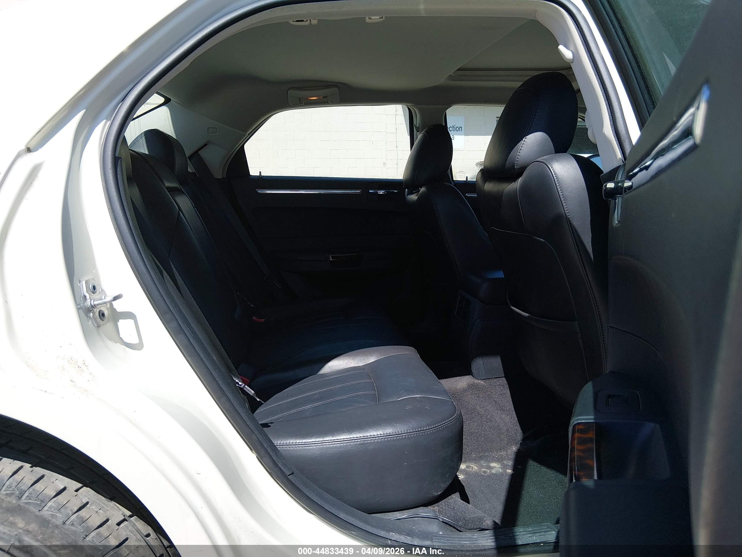 2010 Chrysler 300c Hemi White vin: 2C3CA6CT5AH211408