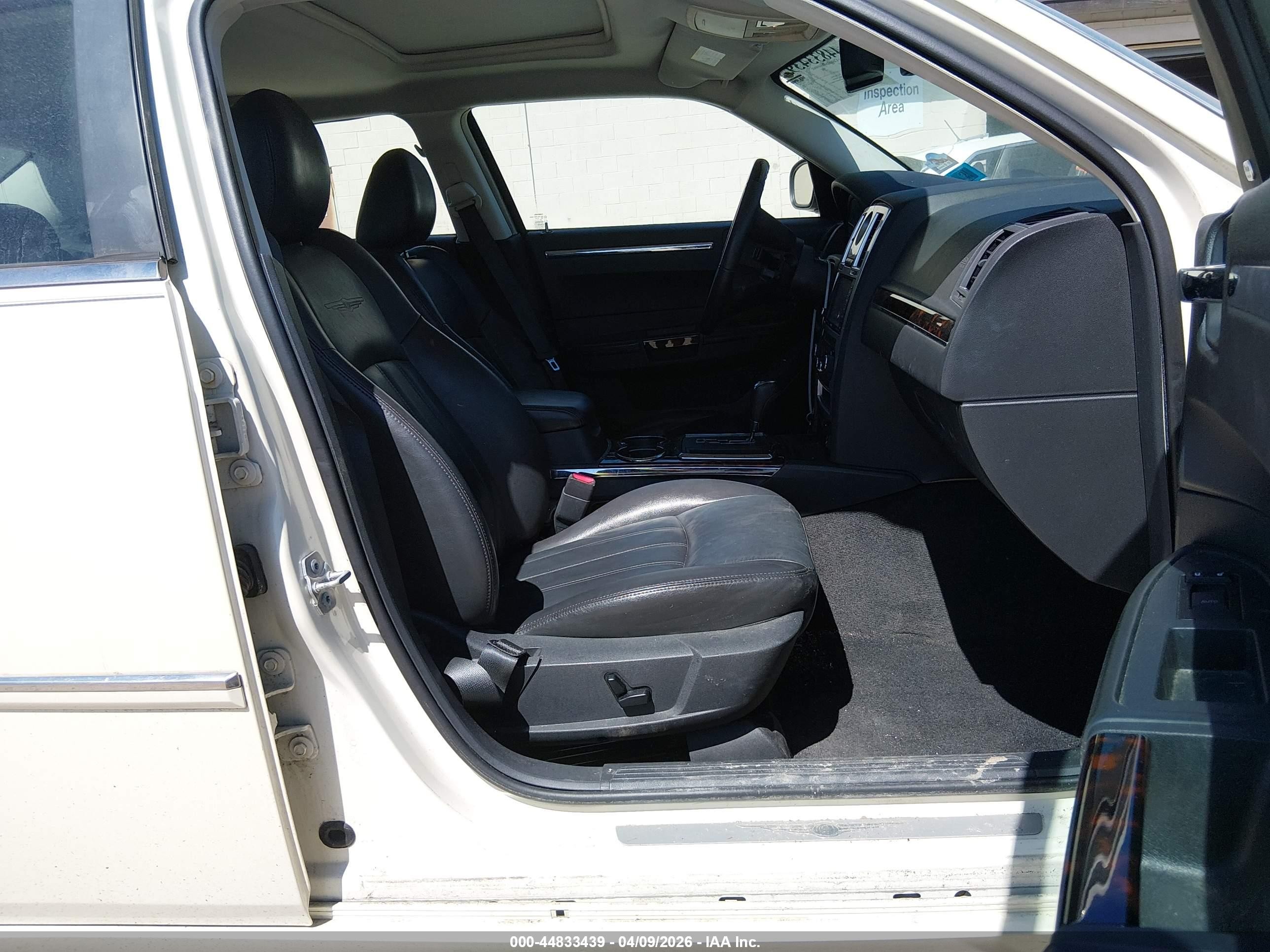 2010 Chrysler 300c Hemi White vin: 2C3CA6CT5AH211408