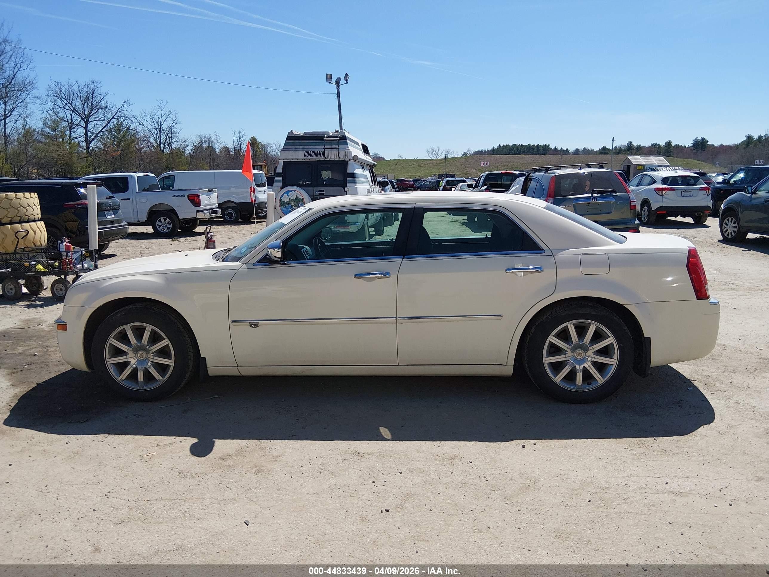 2010 Chrysler 300c Hemi White vin: 2C3CA6CT5AH211408