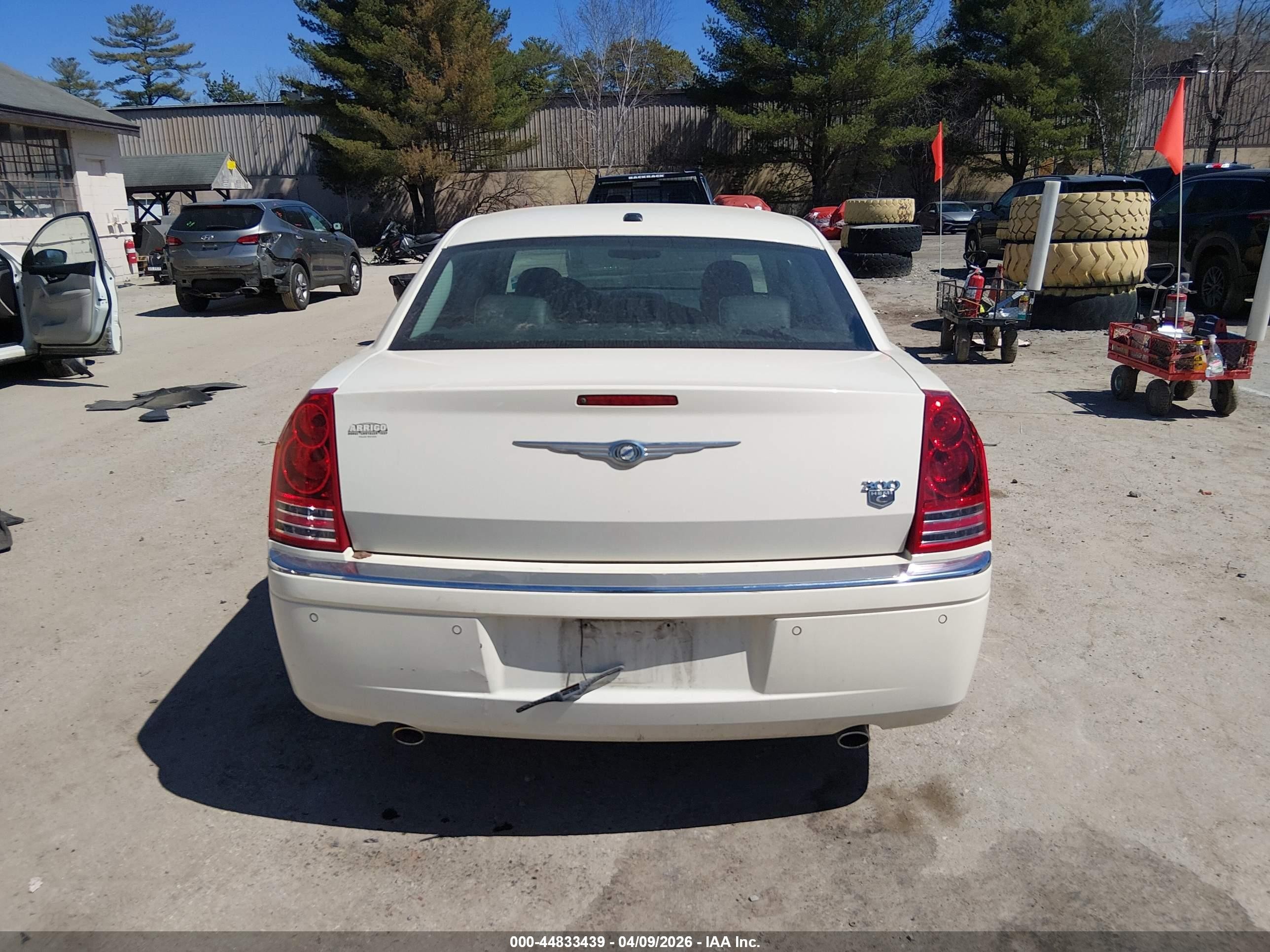 2010 Chrysler 300c Hemi White vin: 2C3CA6CT5AH211408