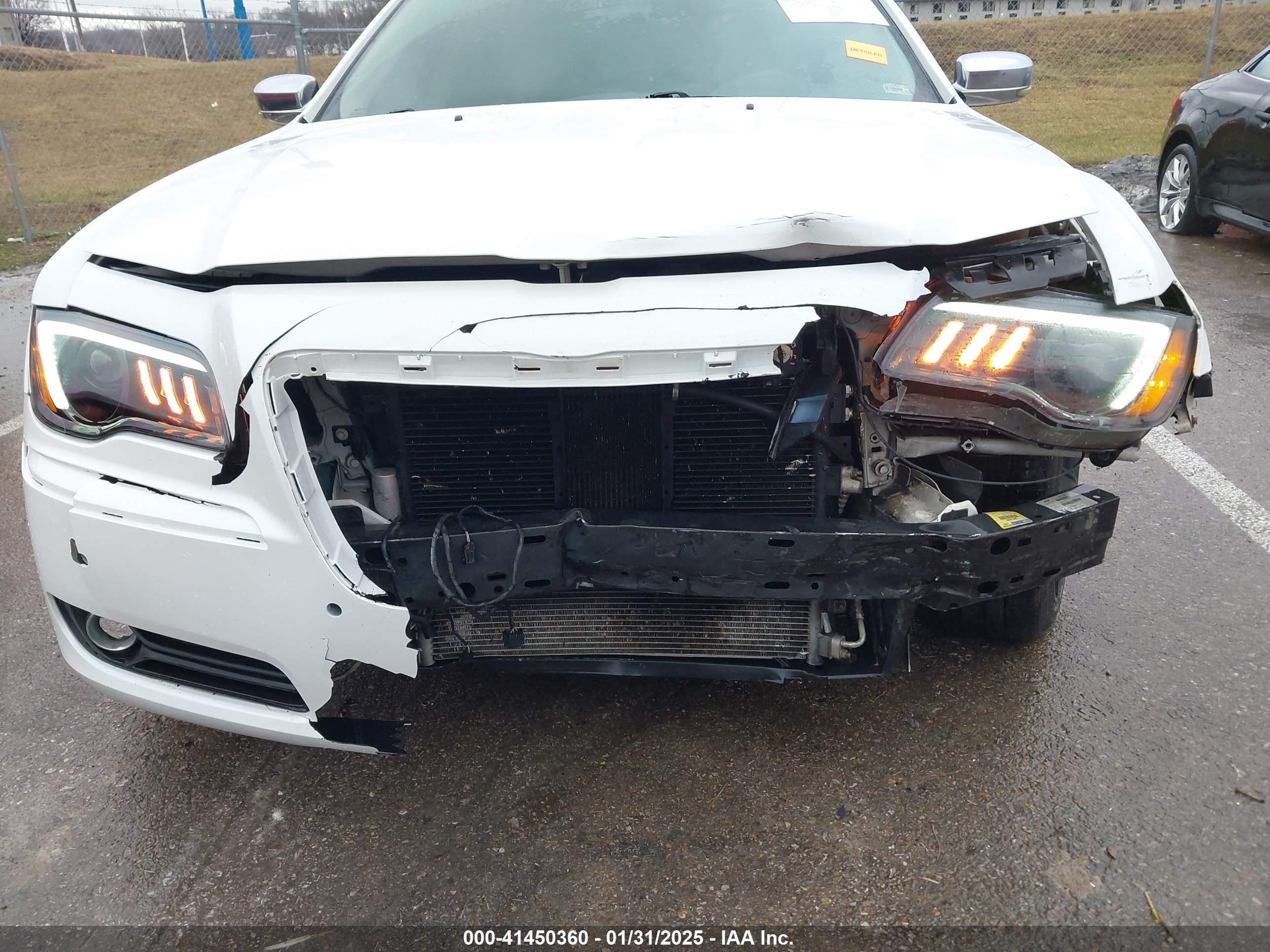 2011 Chrysler 300c   White vin: 2C3CA6CT6BH528891