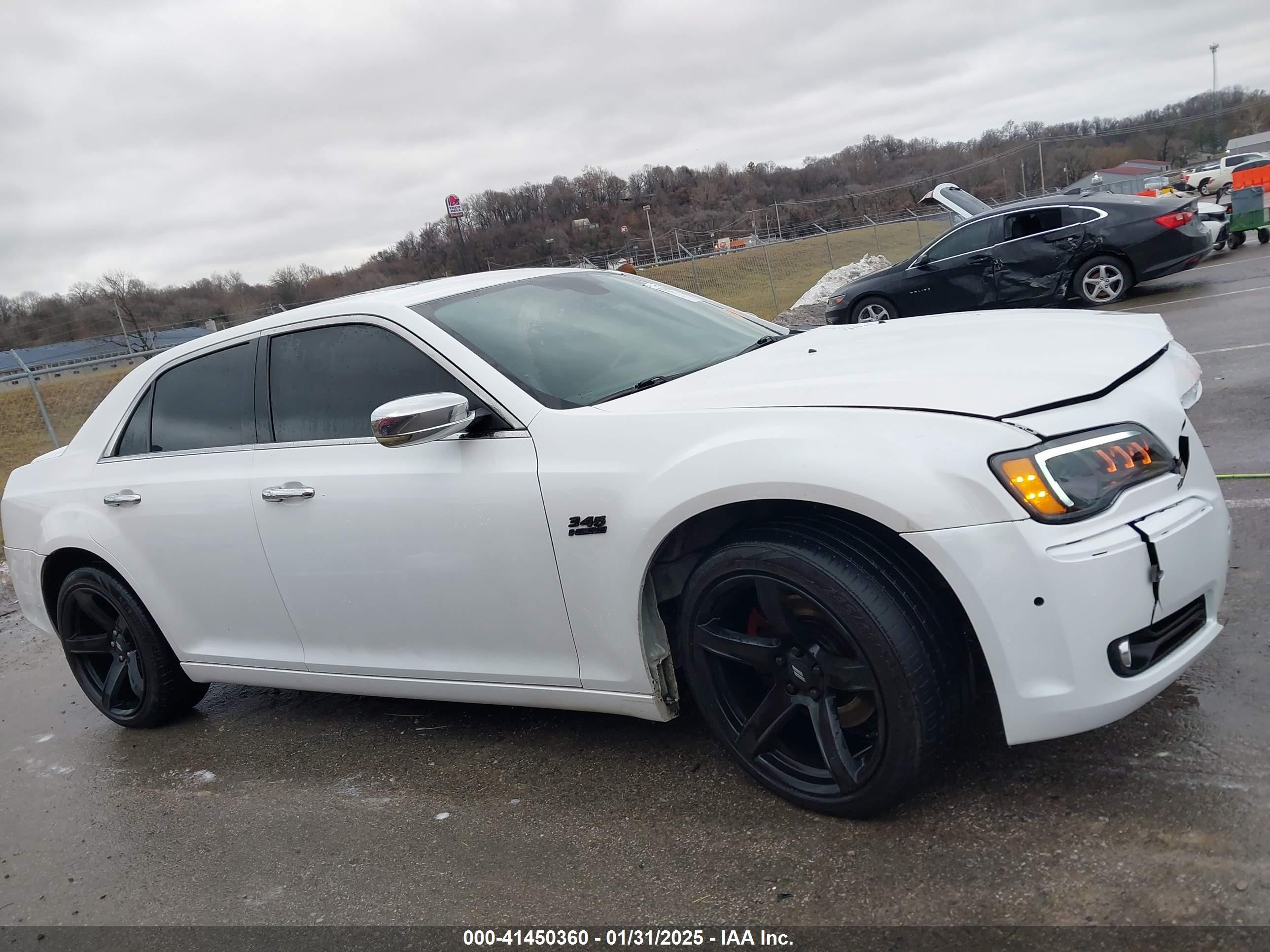 2011 Chrysler 300c   White vin: 2C3CA6CT6BH528891