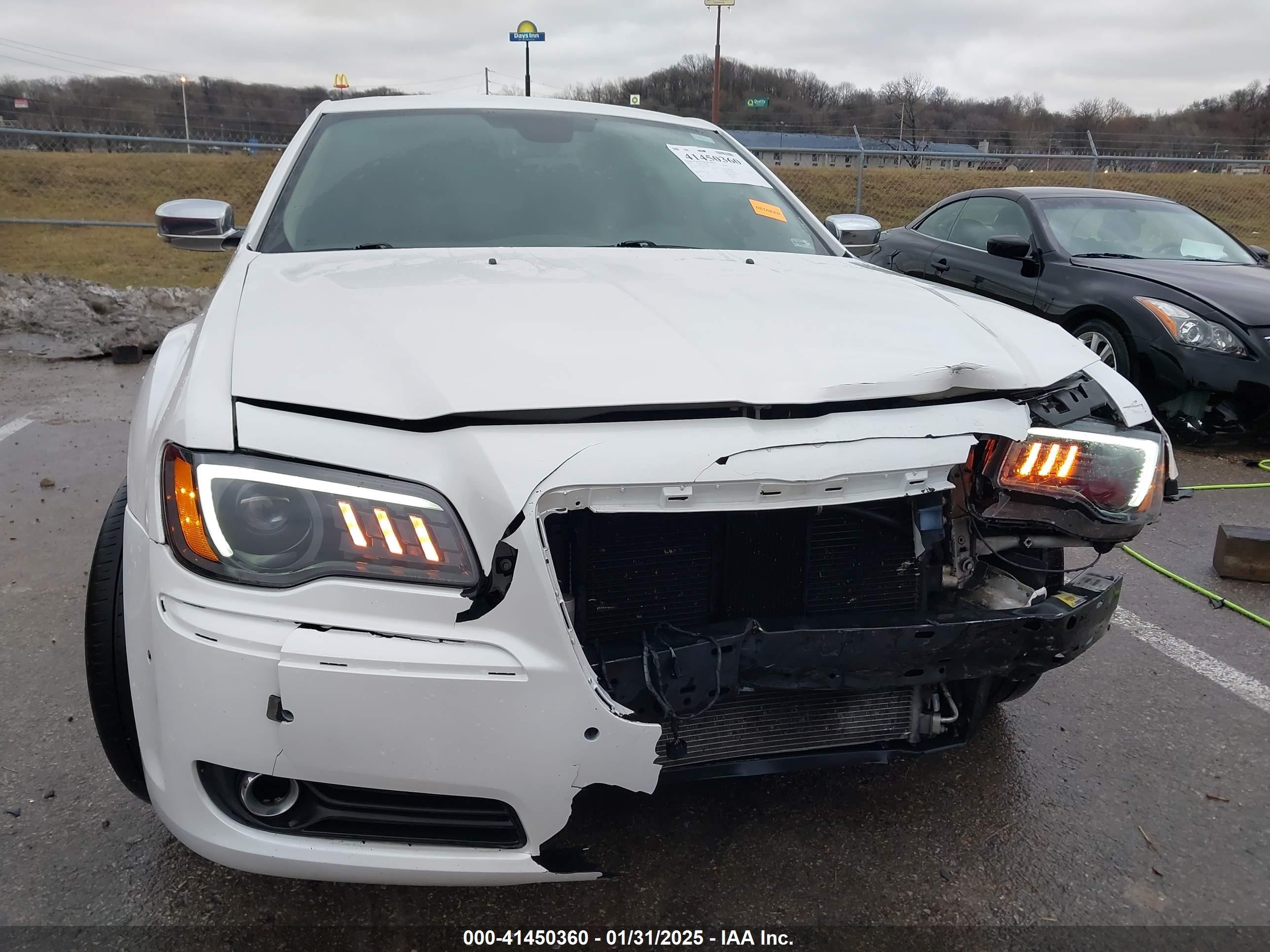 2011 Chrysler 300c   White vin: 2C3CA6CT6BH528891
