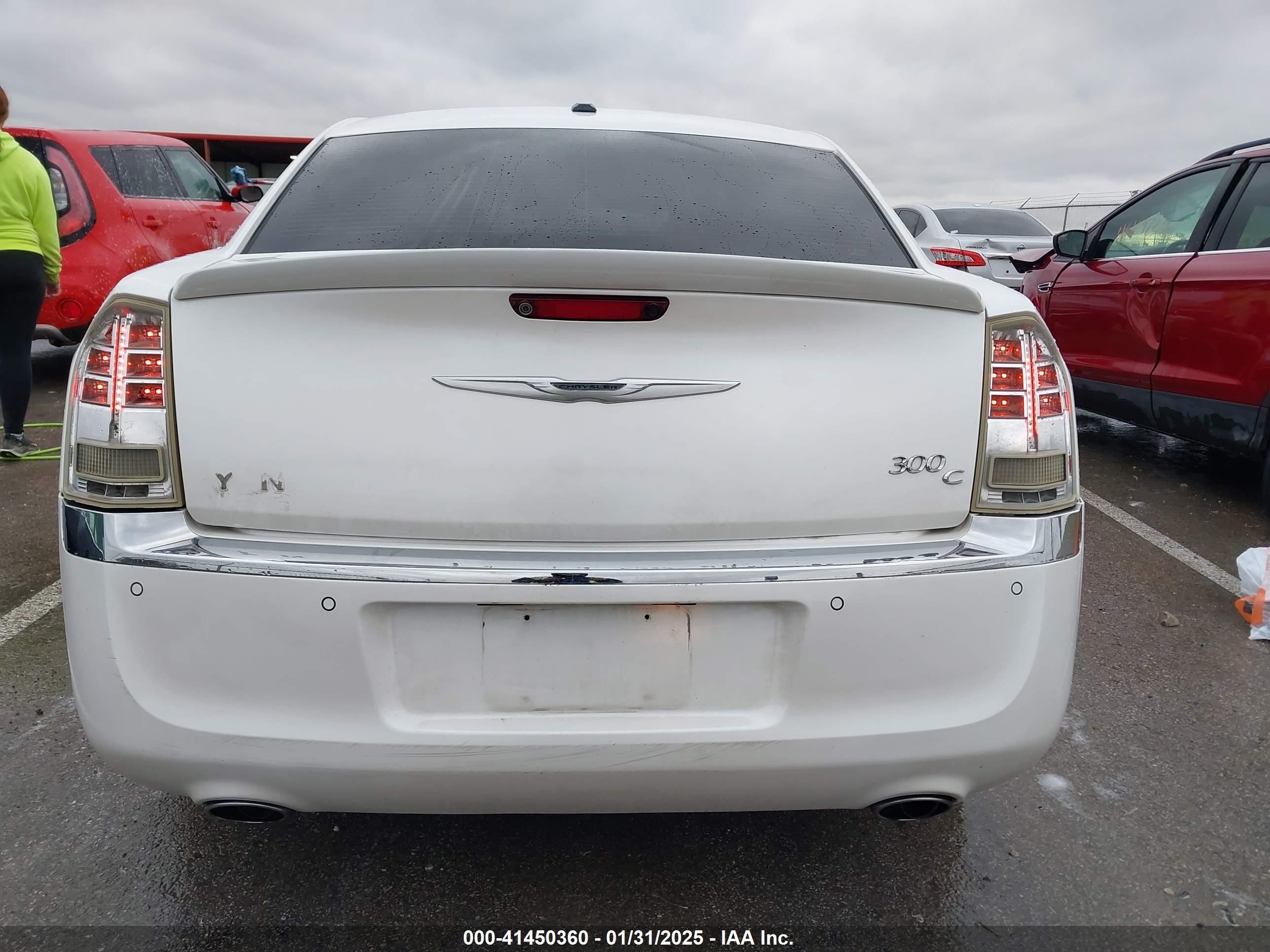 2011 Chrysler 300c   White vin: 2C3CA6CT6BH528891