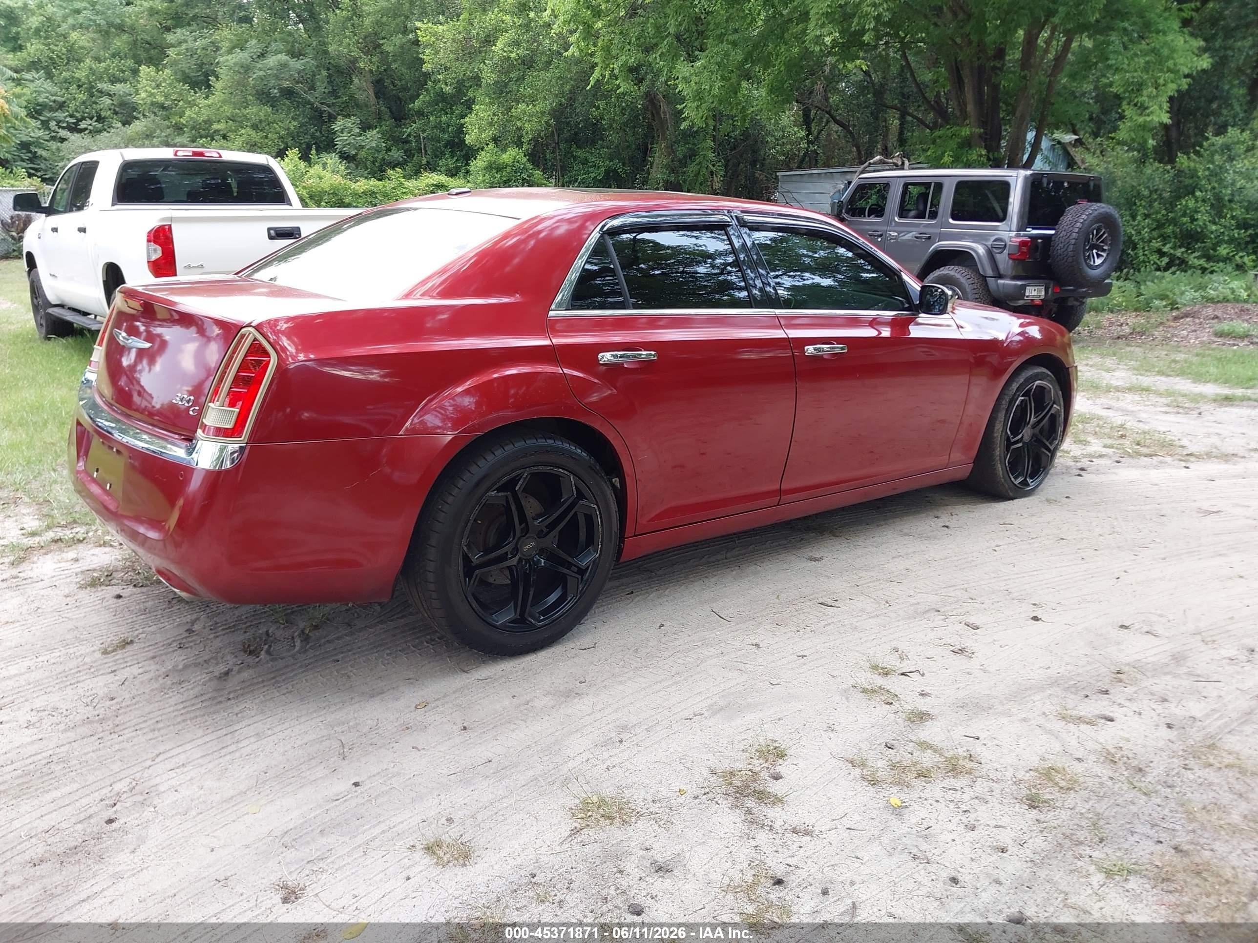 2011 Chrysler 300c   Burgundy vin: 2C3CA6CT6BH564421