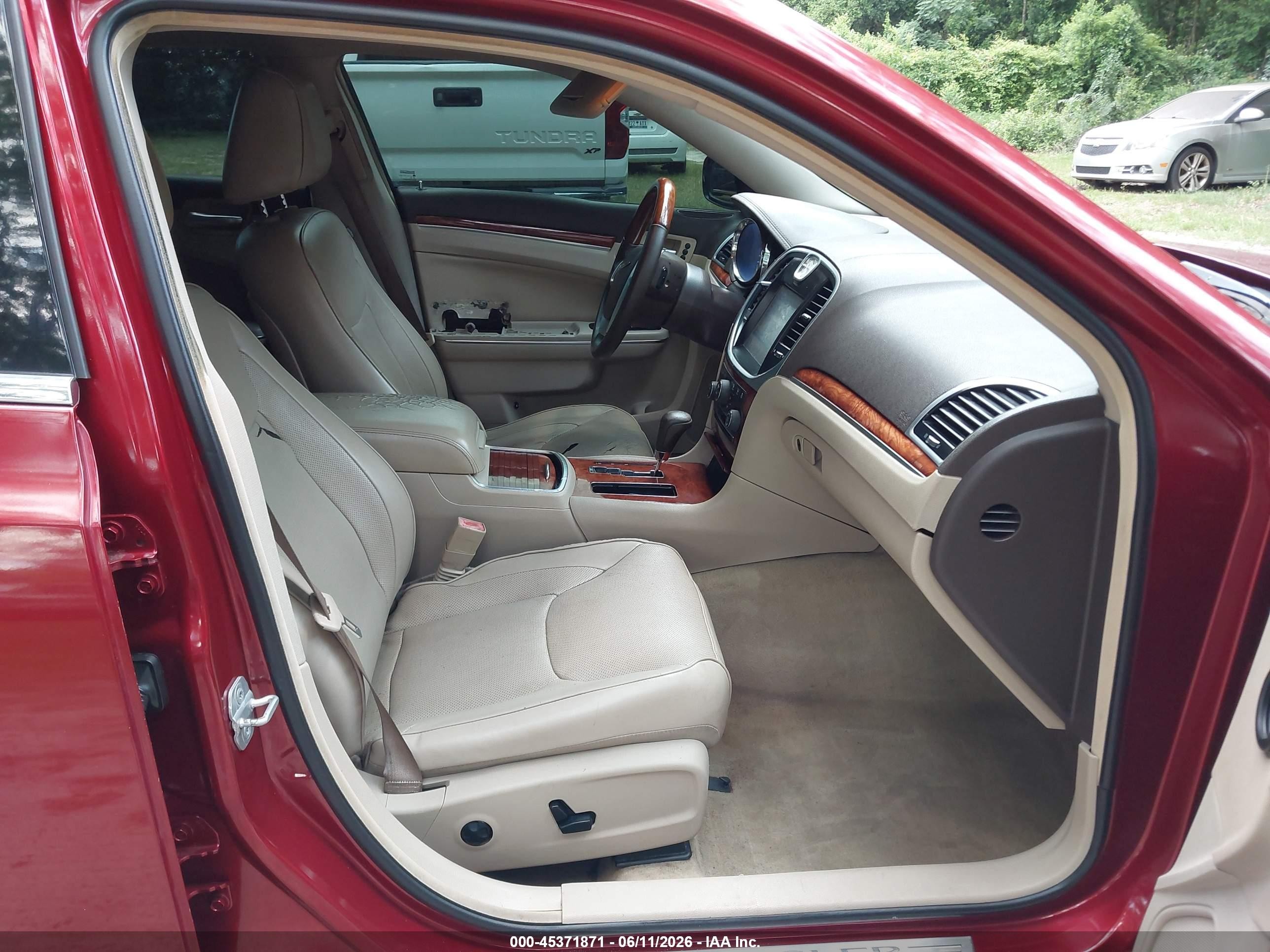 2011 Chrysler 300c   Burgundy vin: 2C3CA6CT6BH564421