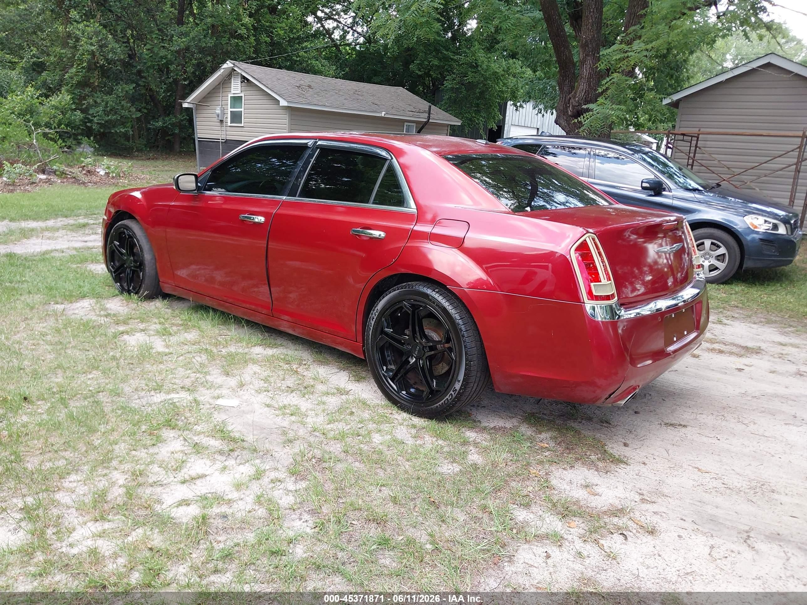 2011 Chrysler 300c   Burgundy vin: 2C3CA6CT6BH564421