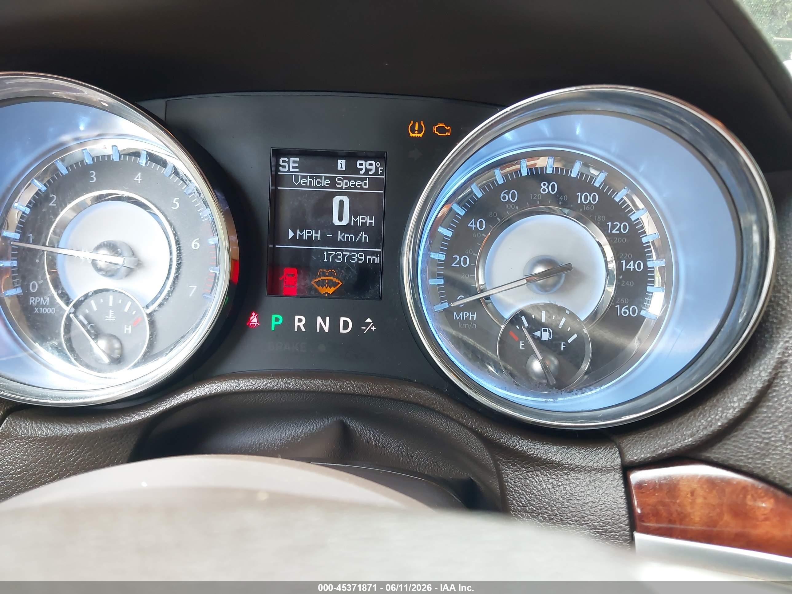 2011 Chrysler 300c   Burgundy vin: 2C3CA6CT6BH564421