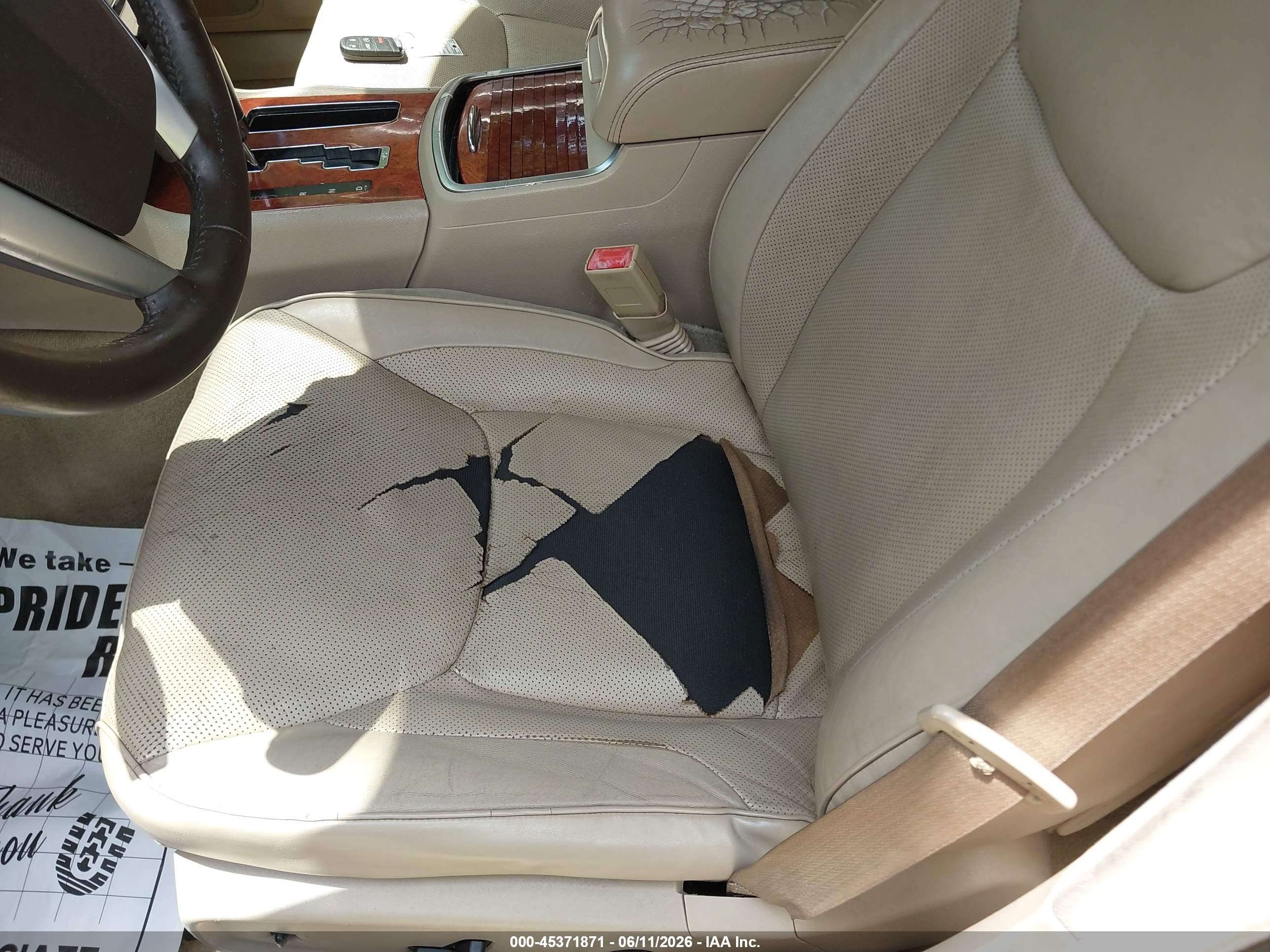 2011 Chrysler 300c   Burgundy vin: 2C3CA6CT6BH564421