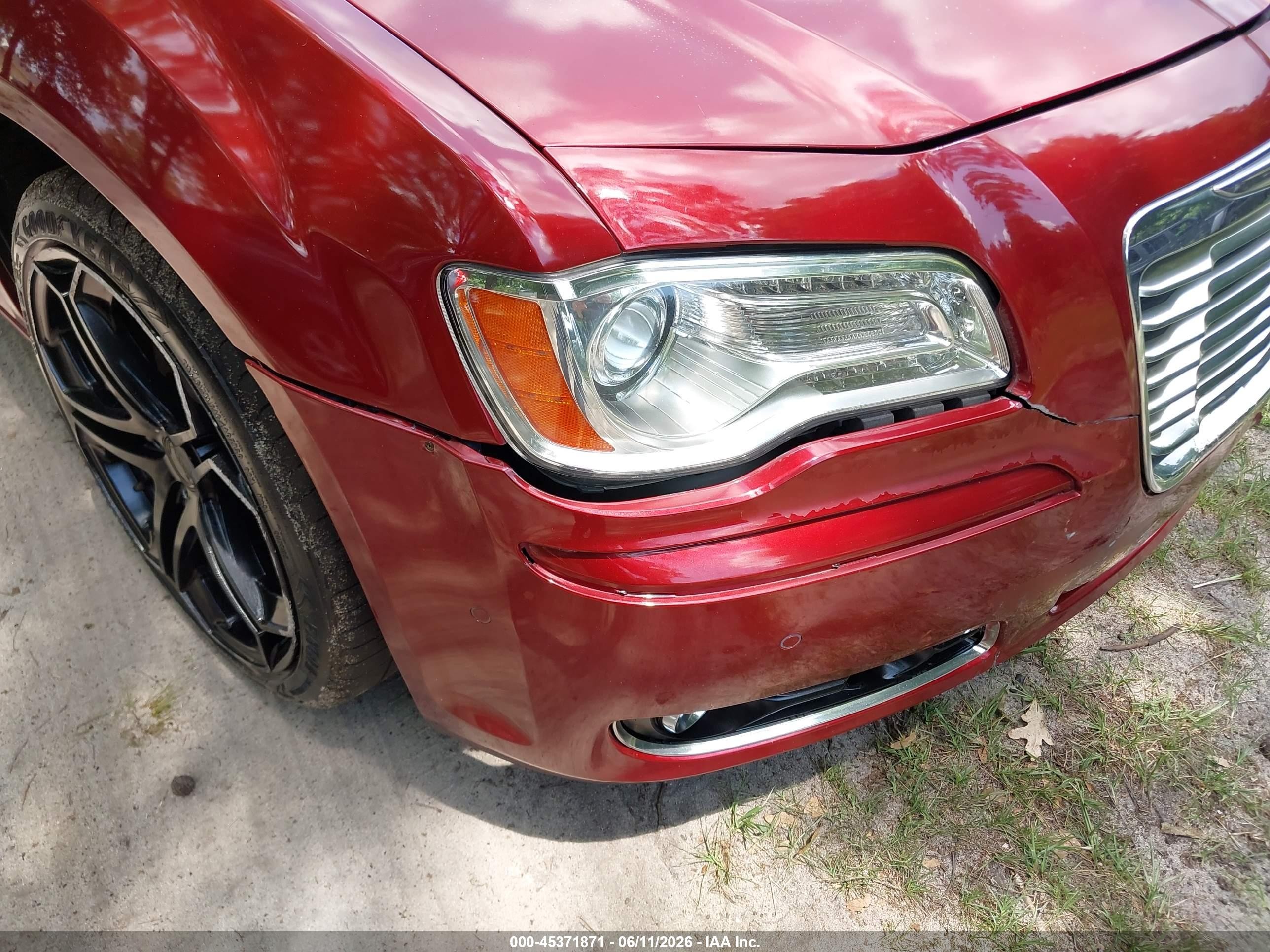 2011 Chrysler 300c   Burgundy vin: 2C3CA6CT6BH564421