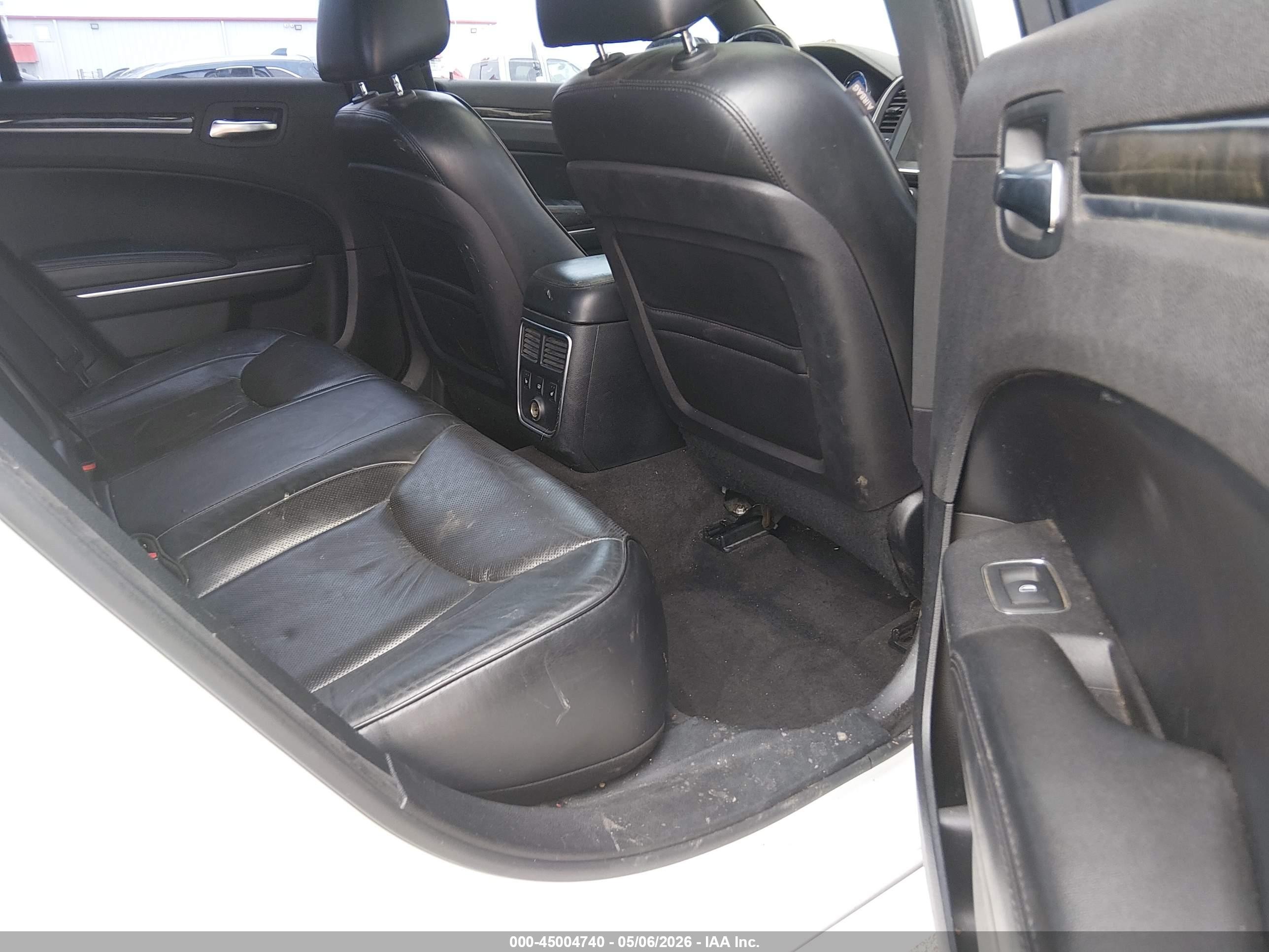 2011 Chrysler 300c   White vin: 2C3CA6CT7BH529094