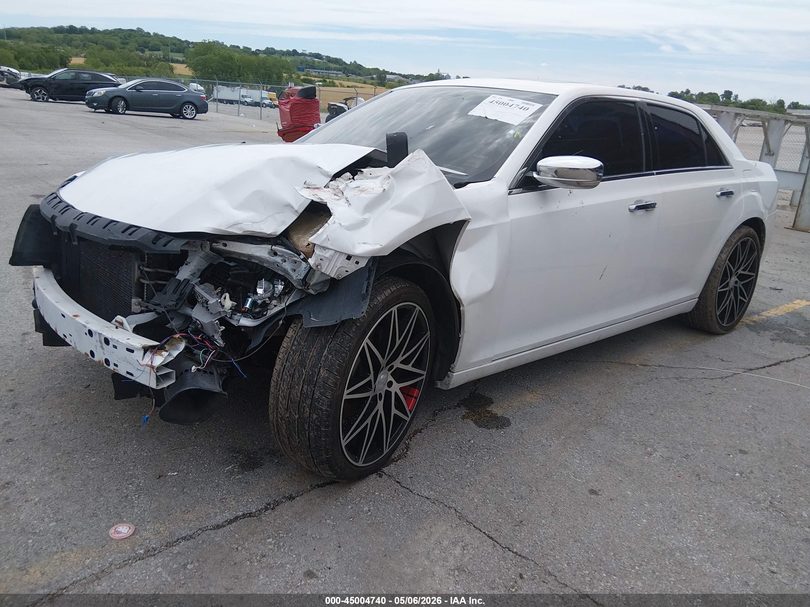 2011 Chrysler 300c   White vin: 2C3CA6CT7BH529094