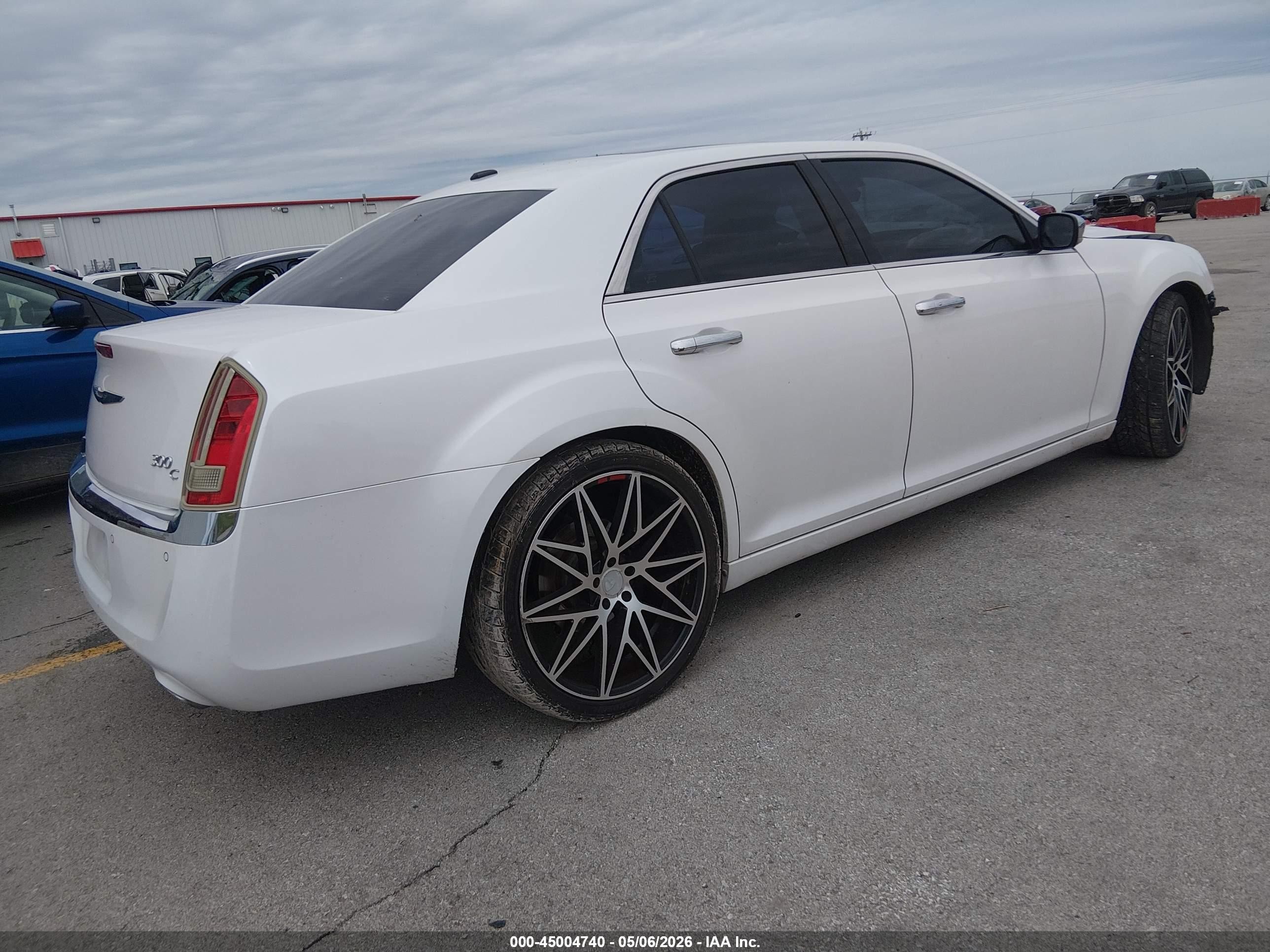 2011 Chrysler 300c   White vin: 2C3CA6CT7BH529094