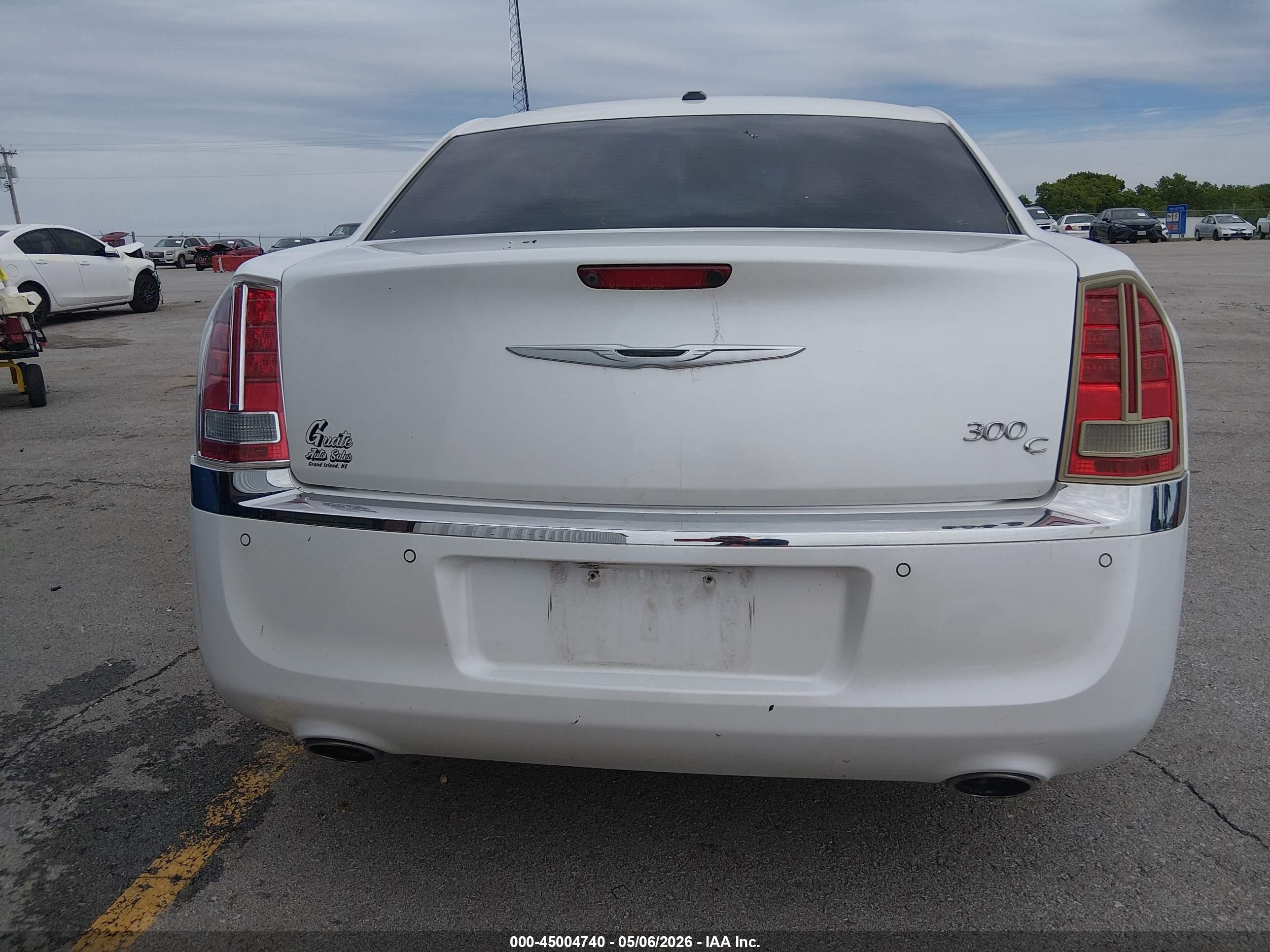 2011 Chrysler 300c   White vin: 2C3CA6CT7BH529094
