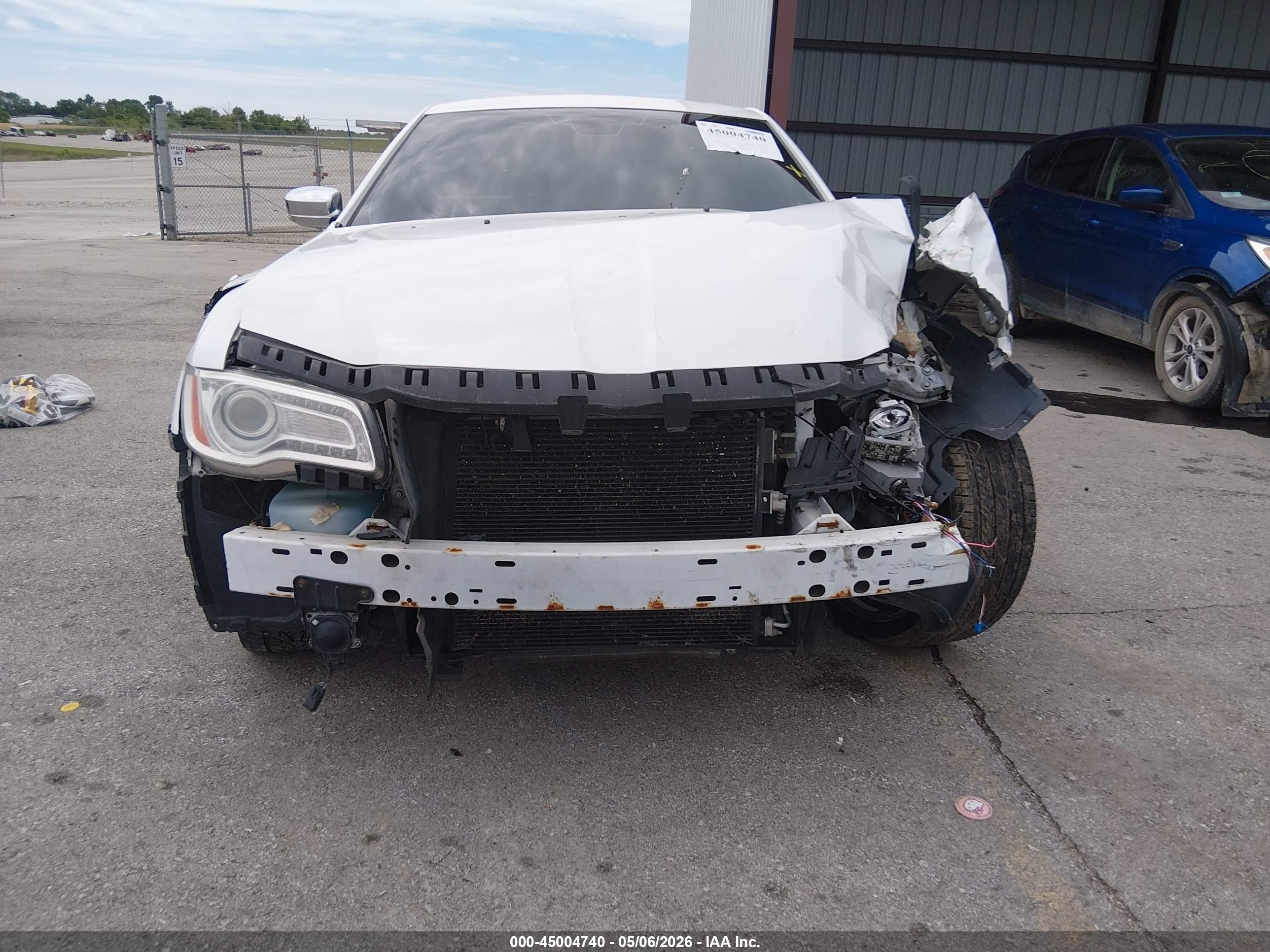 2011 Chrysler 300c   White vin: 2C3CA6CT7BH529094
