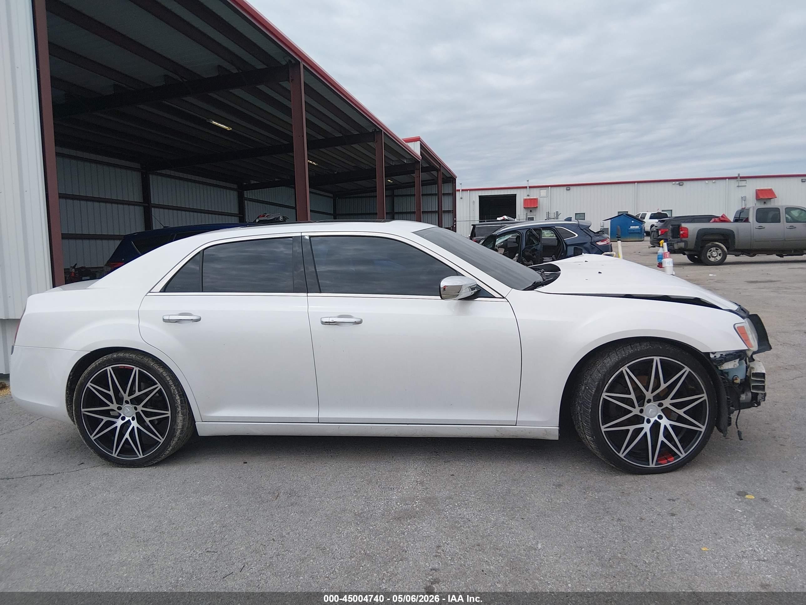 2011 Chrysler 300c   White vin: 2C3CA6CT7BH529094