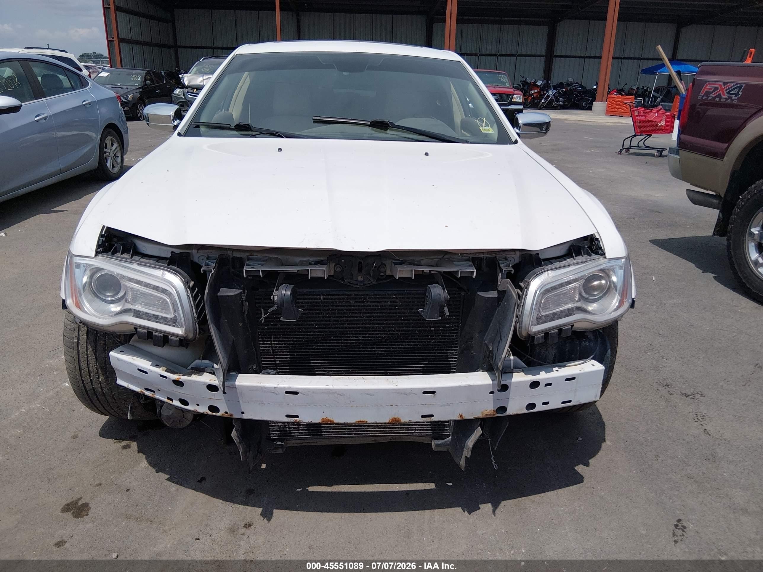 2011 Chrysler 300c   Белый vin: 2C3CA6CT8BH528326