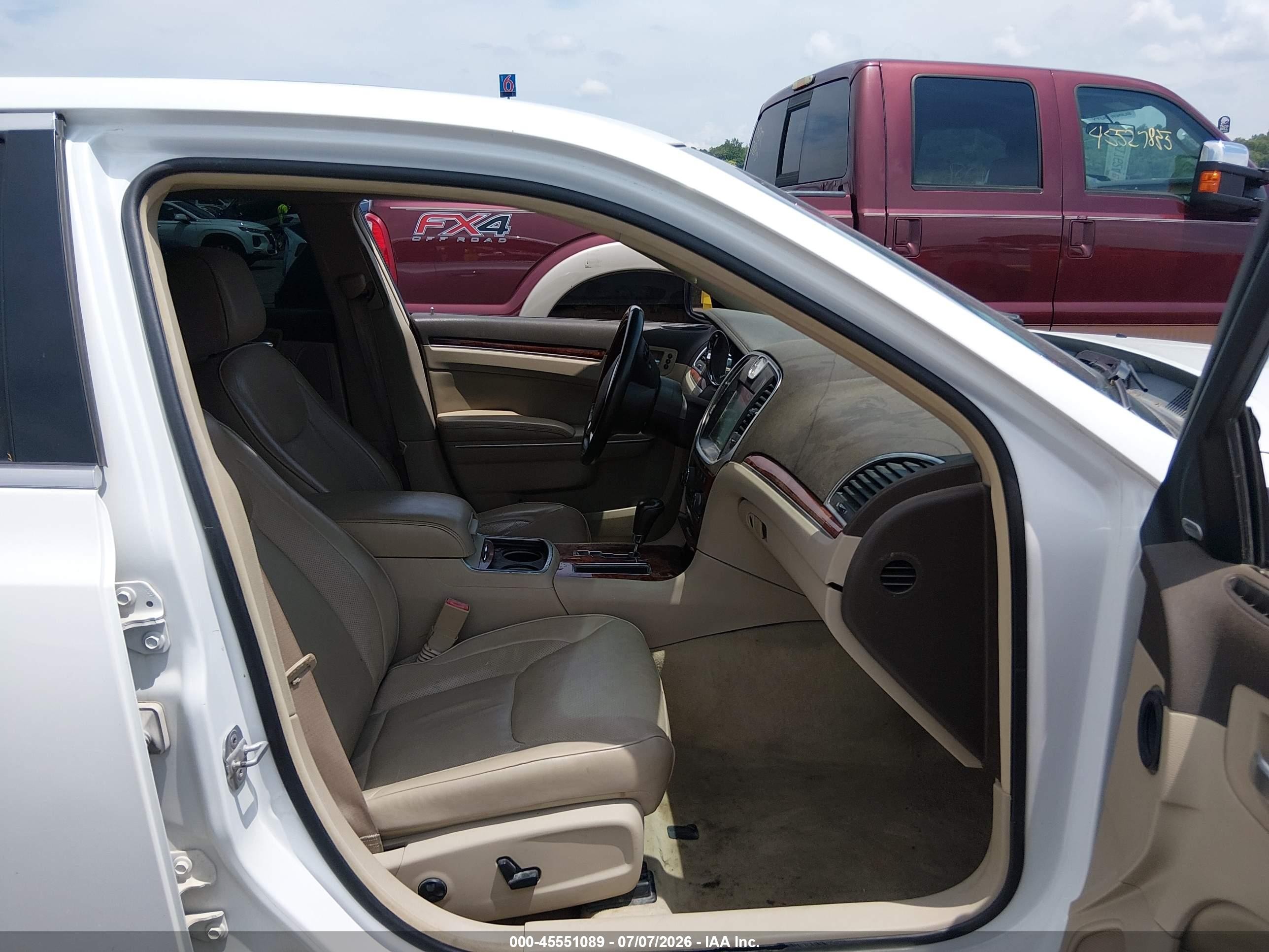 2011 Chrysler 300c   Белый vin: 2C3CA6CT8BH528326