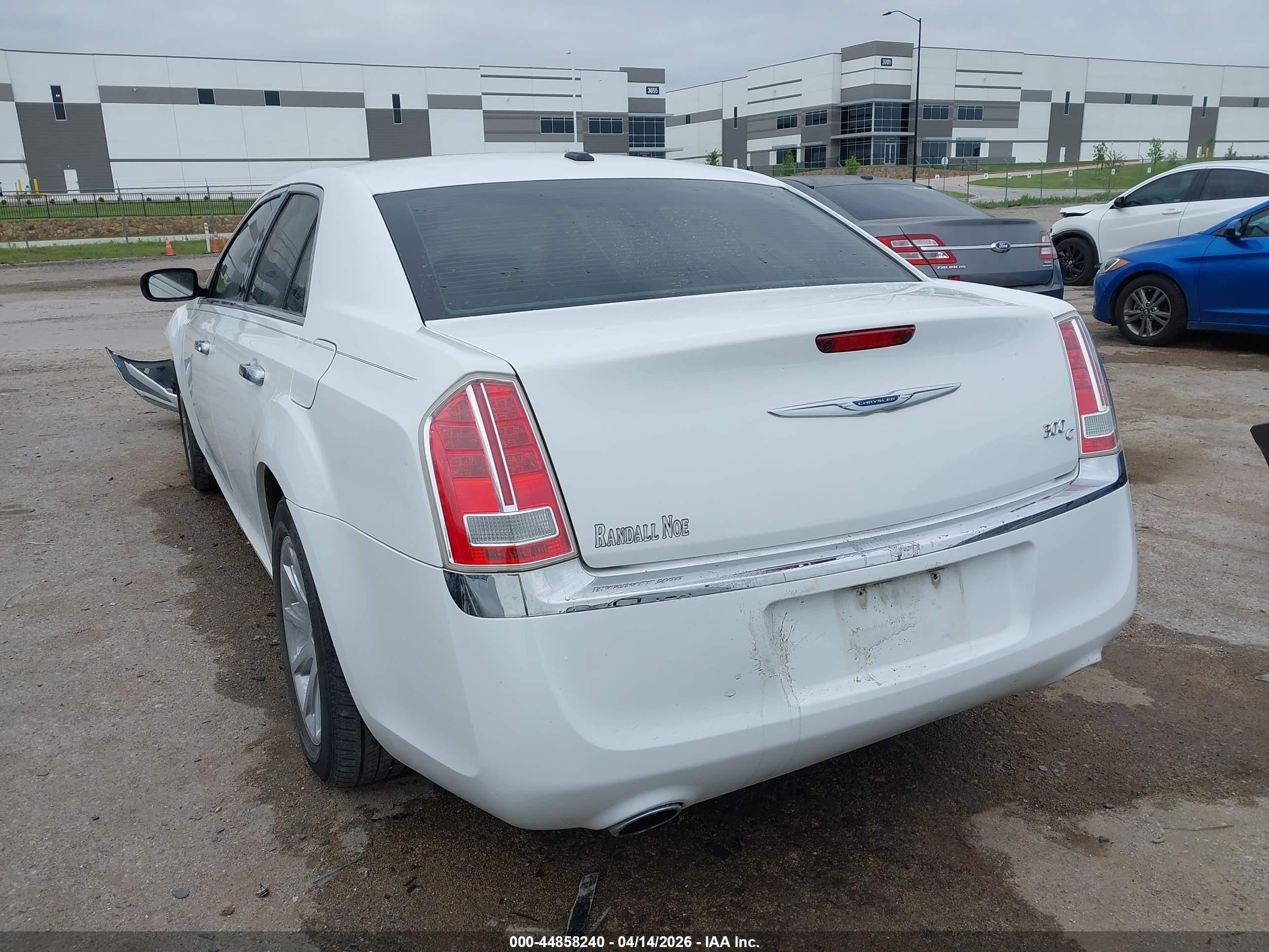 2011 Chrysler 300c   White vin: 2C3CA6CT8BH580751
