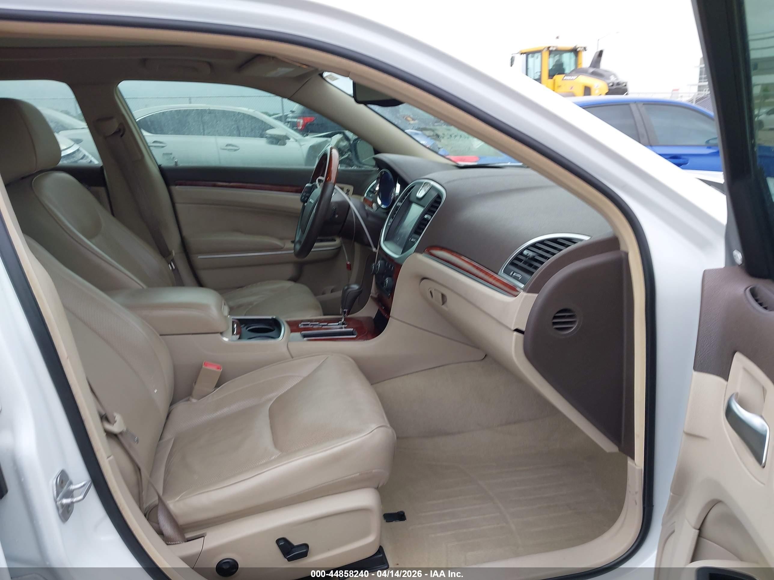 2011 Chrysler 300c   White vin: 2C3CA6CT8BH580751