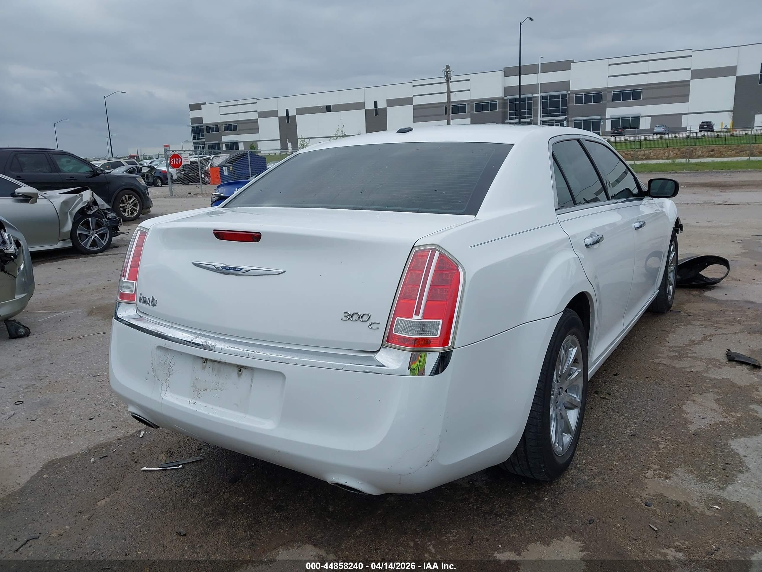 2011 Chrysler 300c   White vin: 2C3CA6CT8BH580751